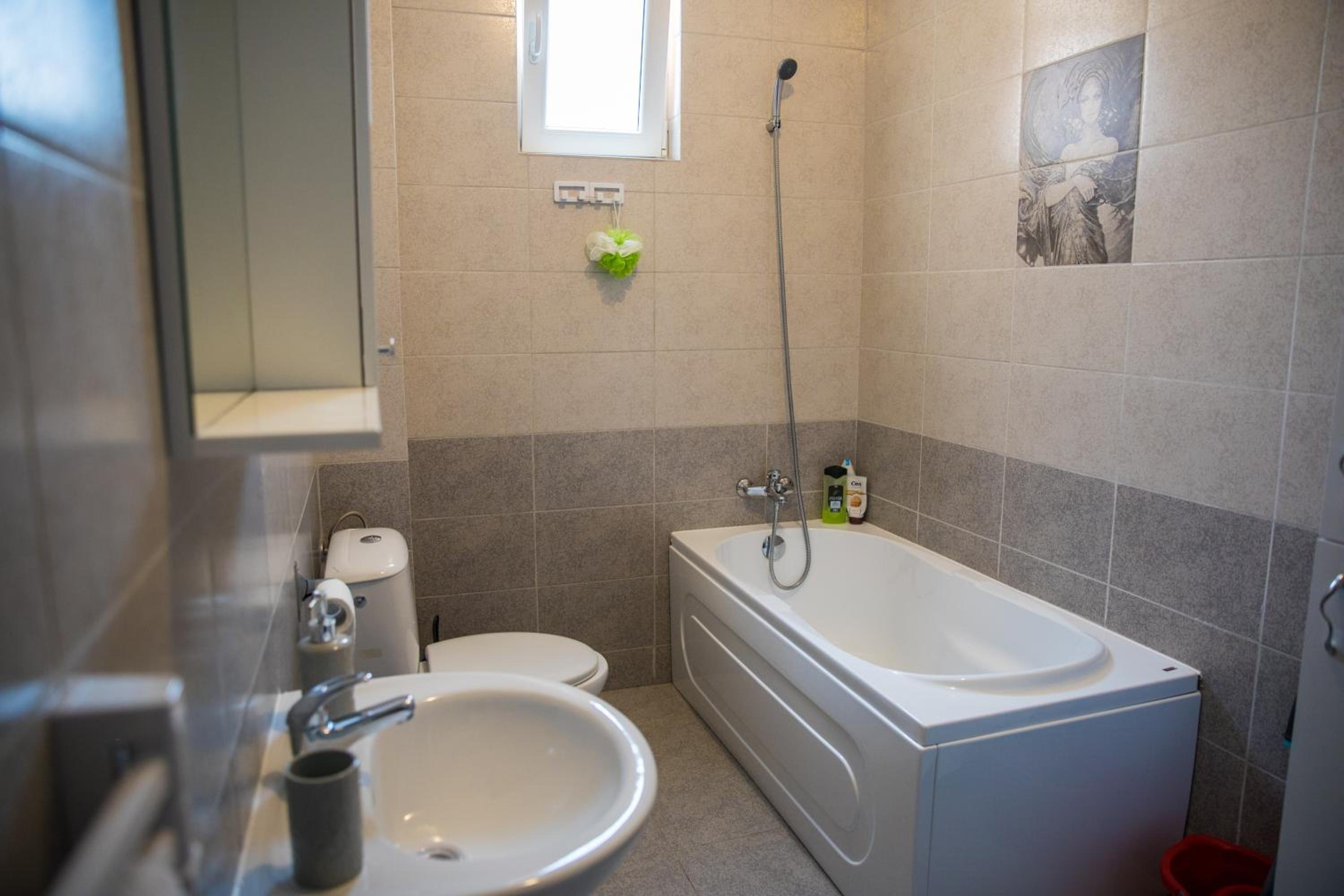 One-Bedroom Apartment - Photo 36