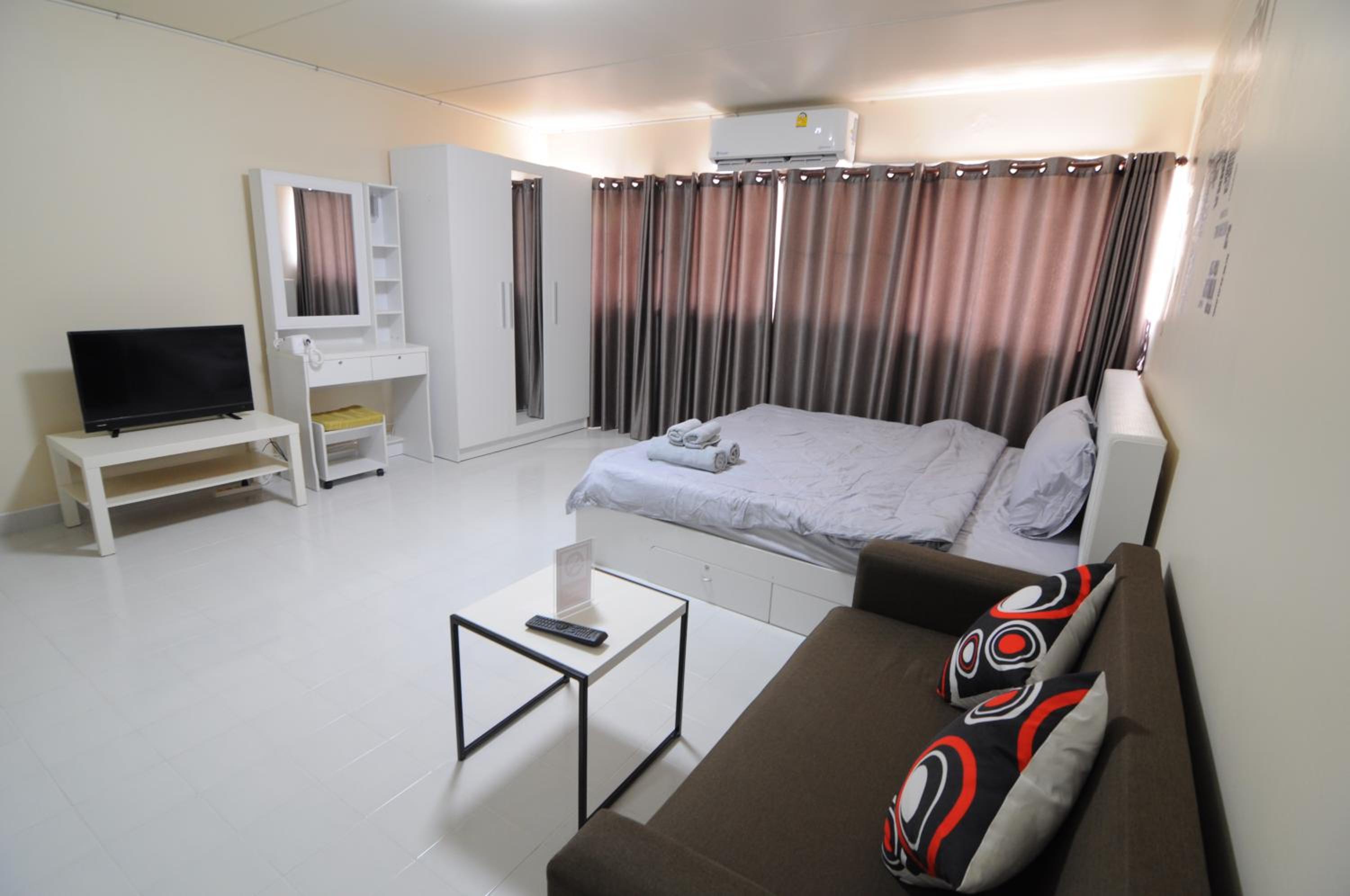 One-Bedroom Apartment - Photo 6