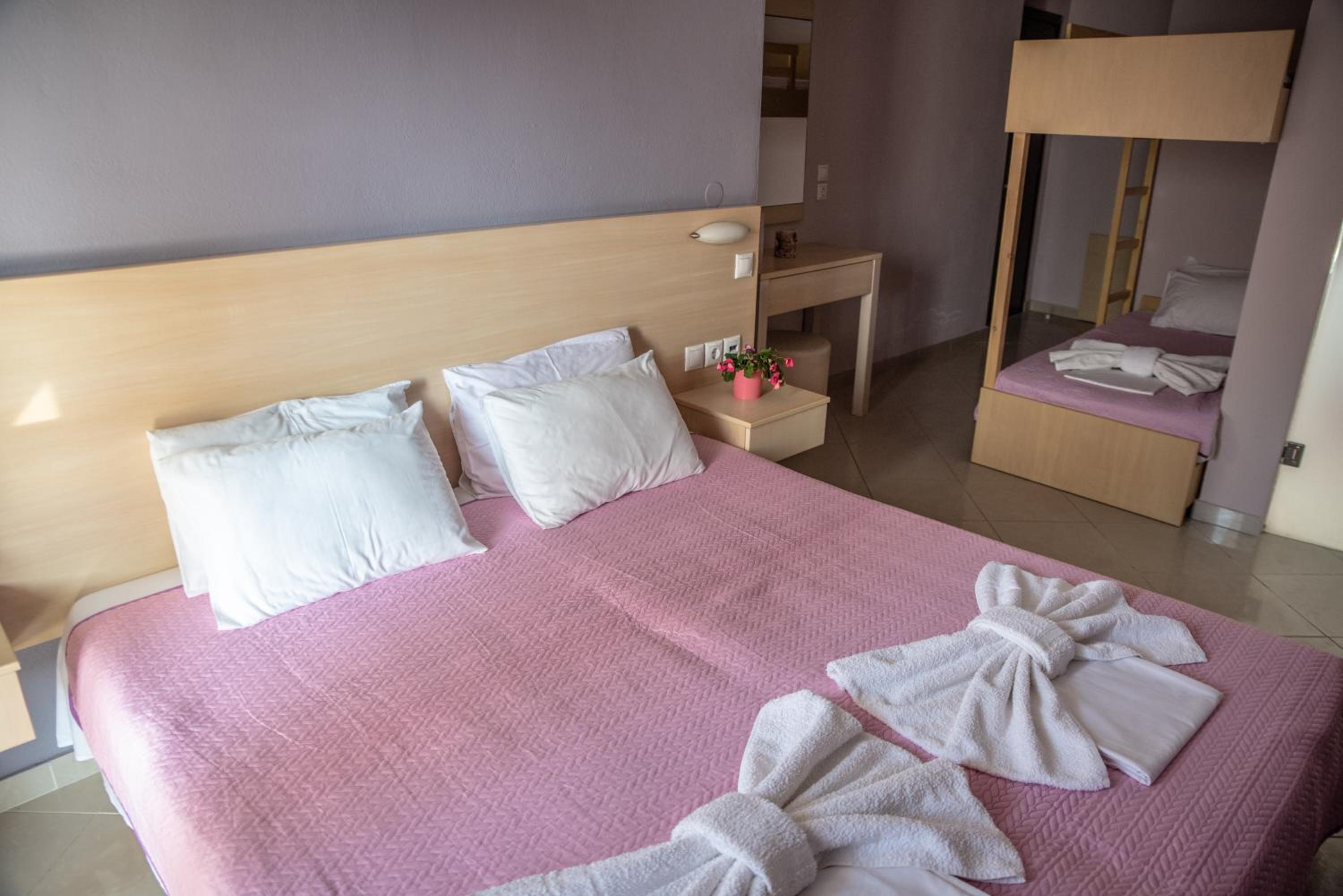 Triple Room with Garden View - Photo 1