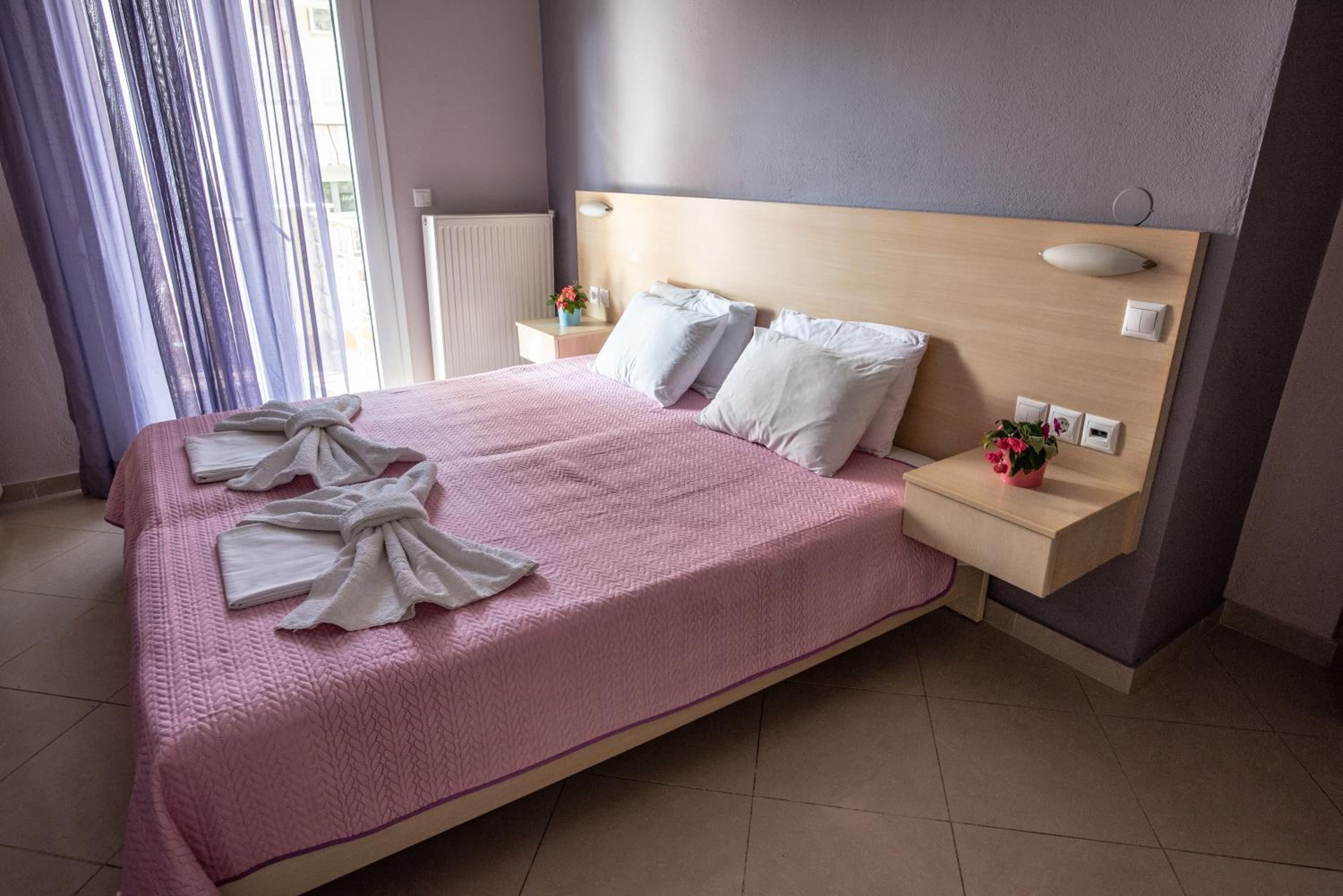 Triple Room with Garden View - Photo 3
