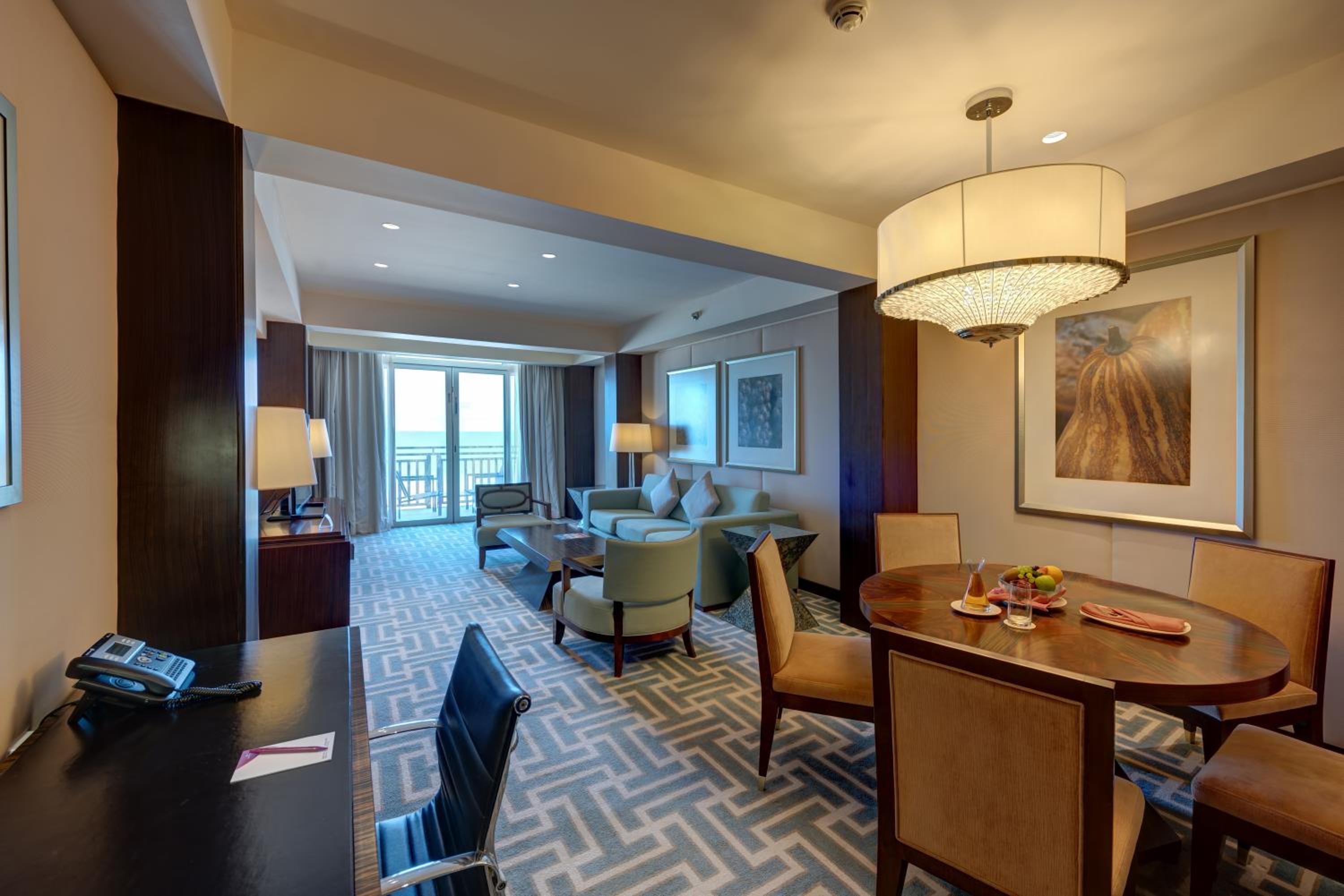 One-Bedroom Suite - Photo 3