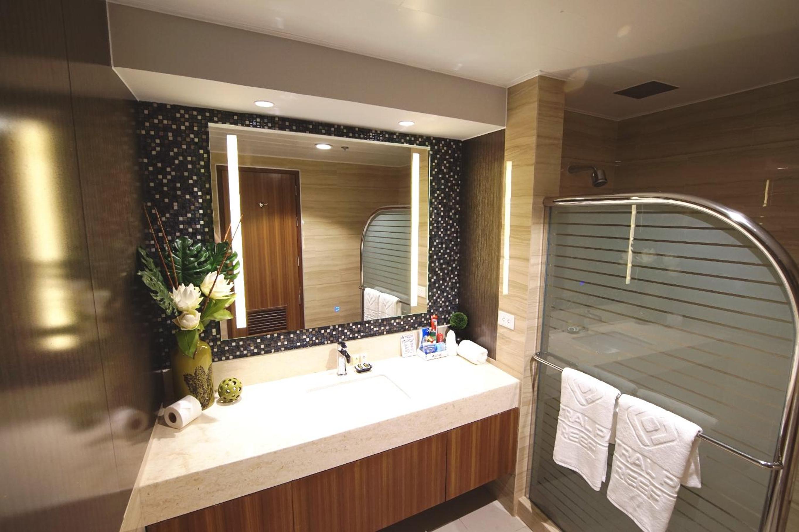 Executive Room - Photo 8
