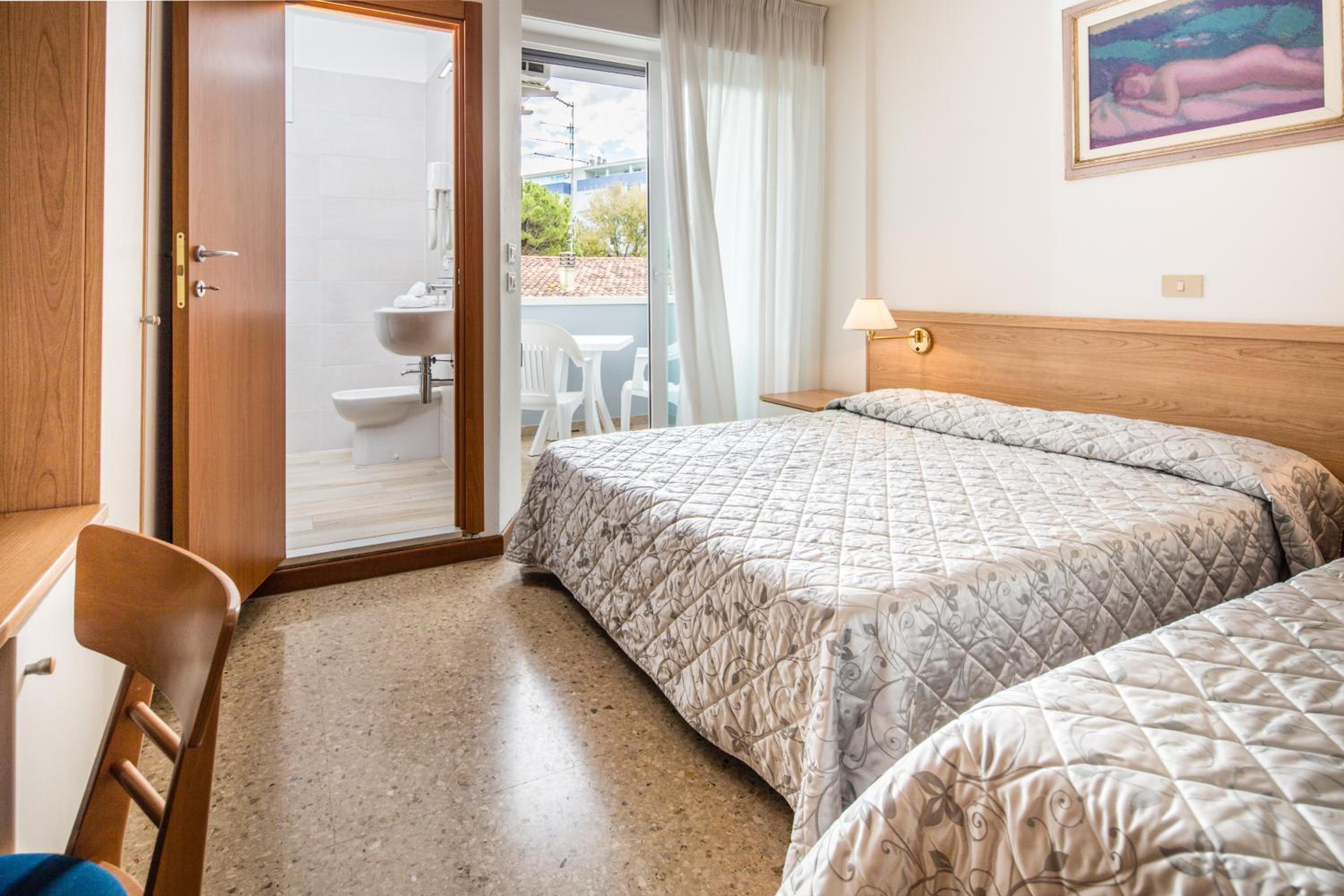 Double Room with Extra Bed photo 1