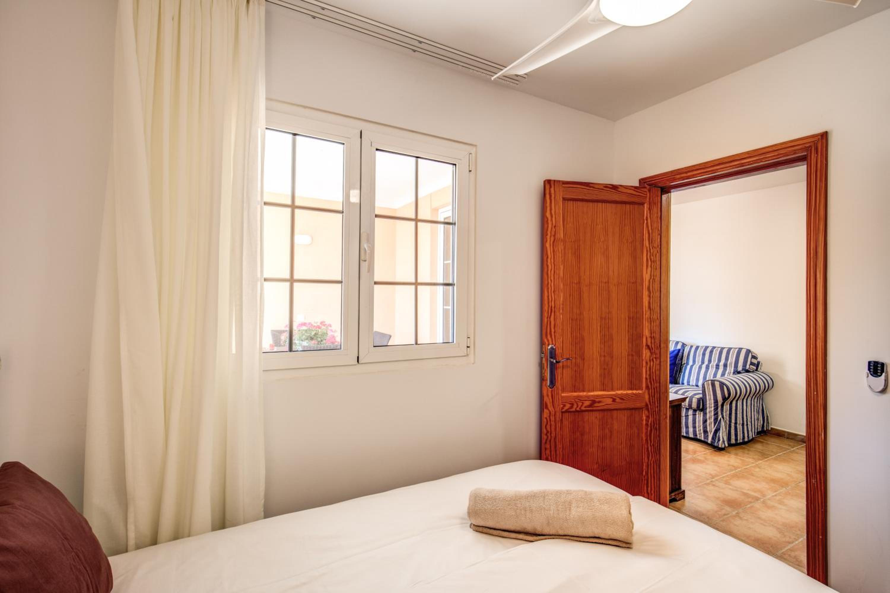 Apartamento Familiar de Dos Dormitorios con Vista al Mar