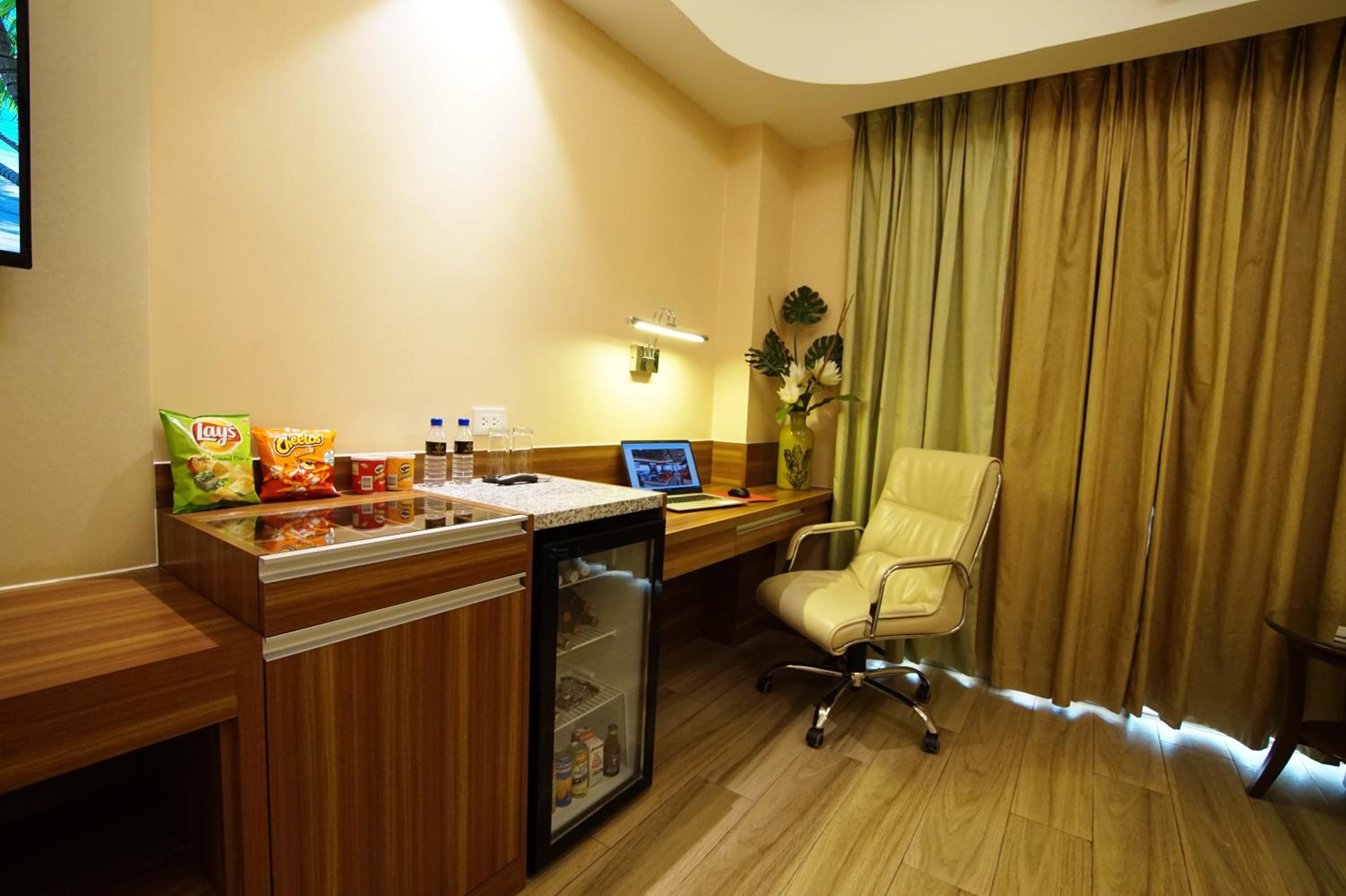 Executive Room - Photo 6