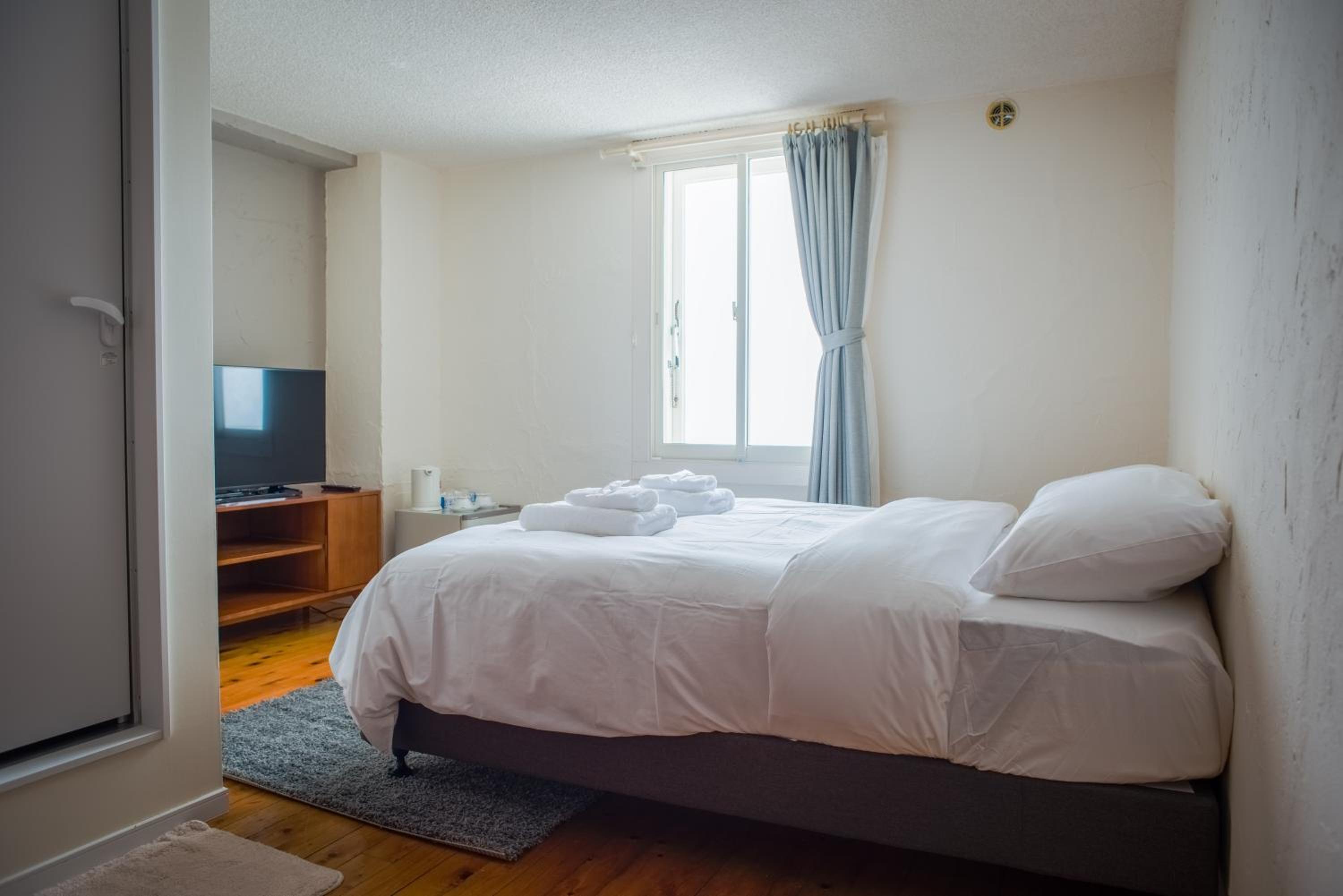 Standard Room with Private Bathroom photo 3