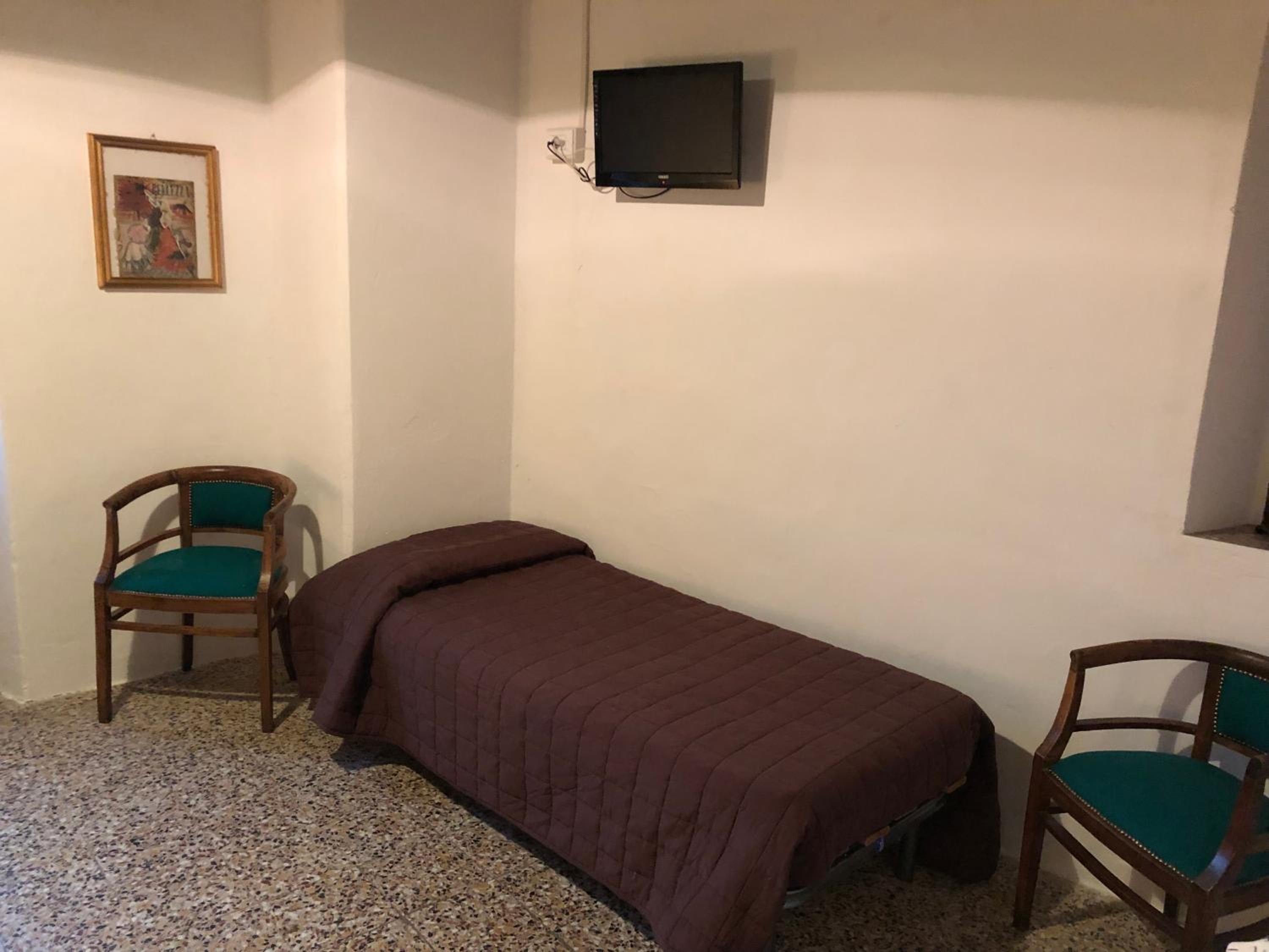 Standard Single Room with Shower photo 2