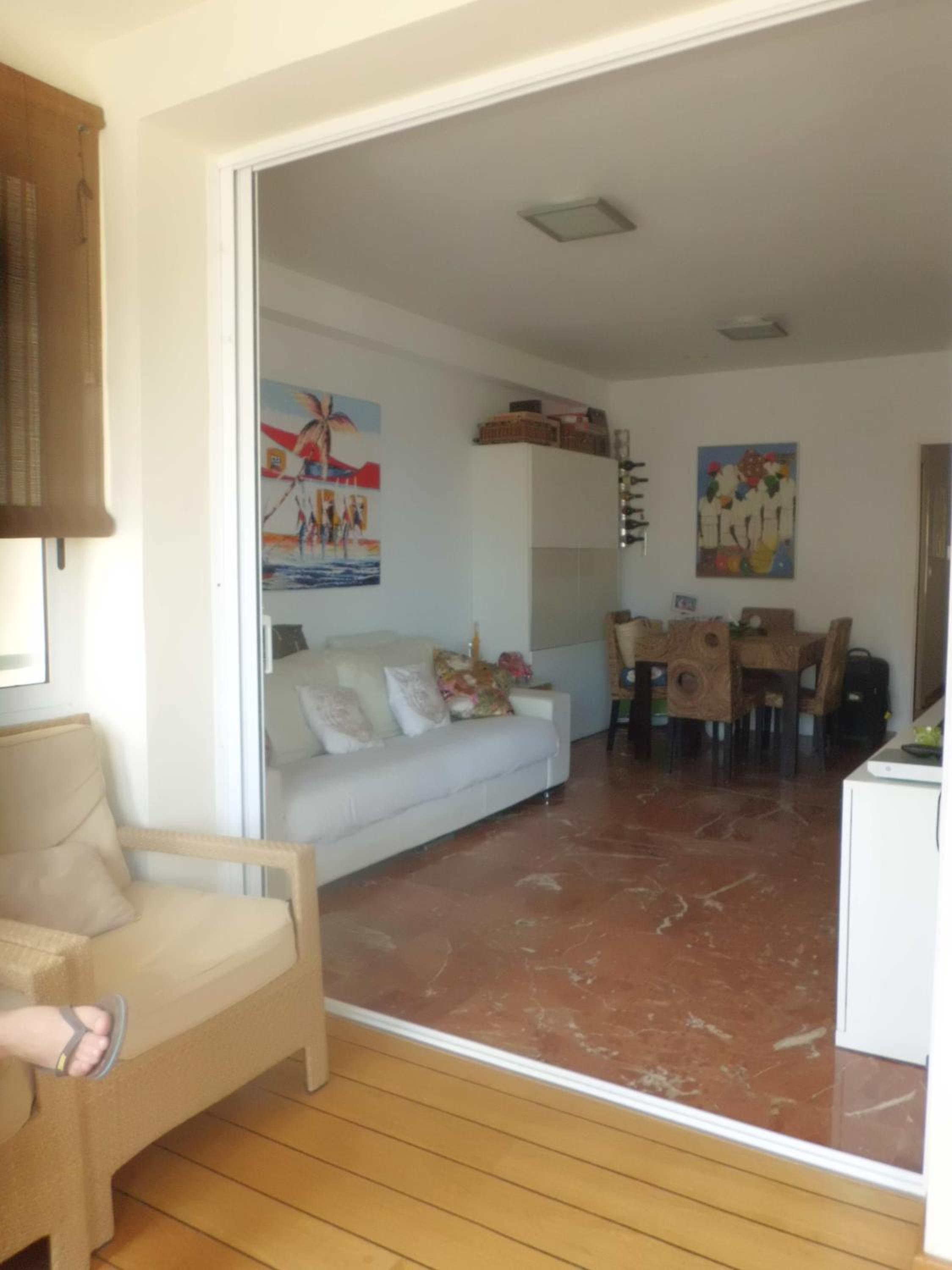 Estudio con vista al mar