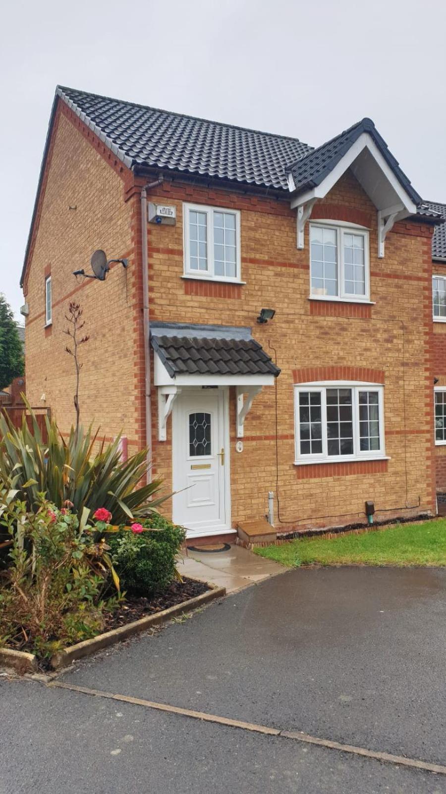 Three-Bedroom House photo 2