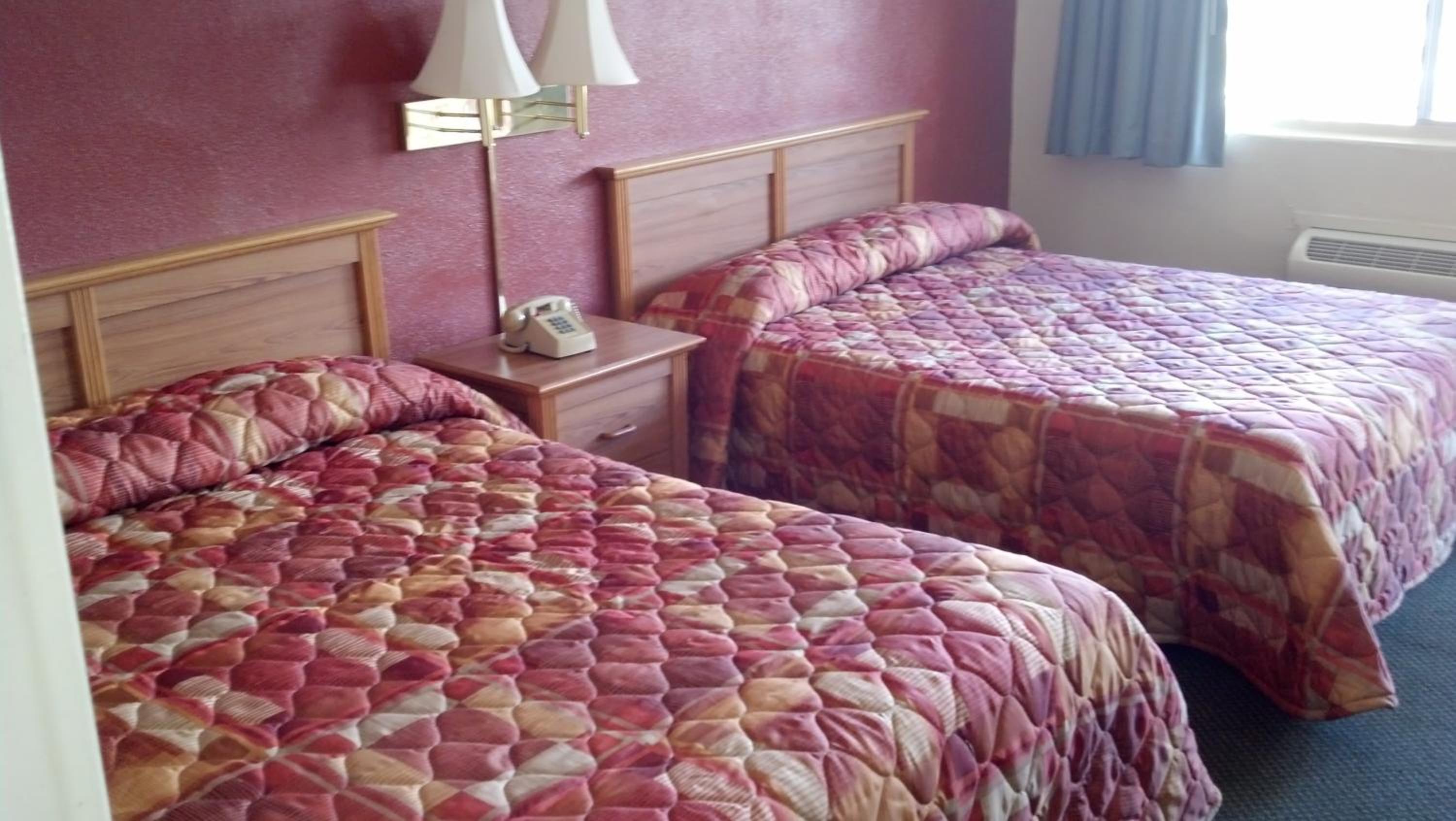 Queen Room with Two Queen Beds photo 1
