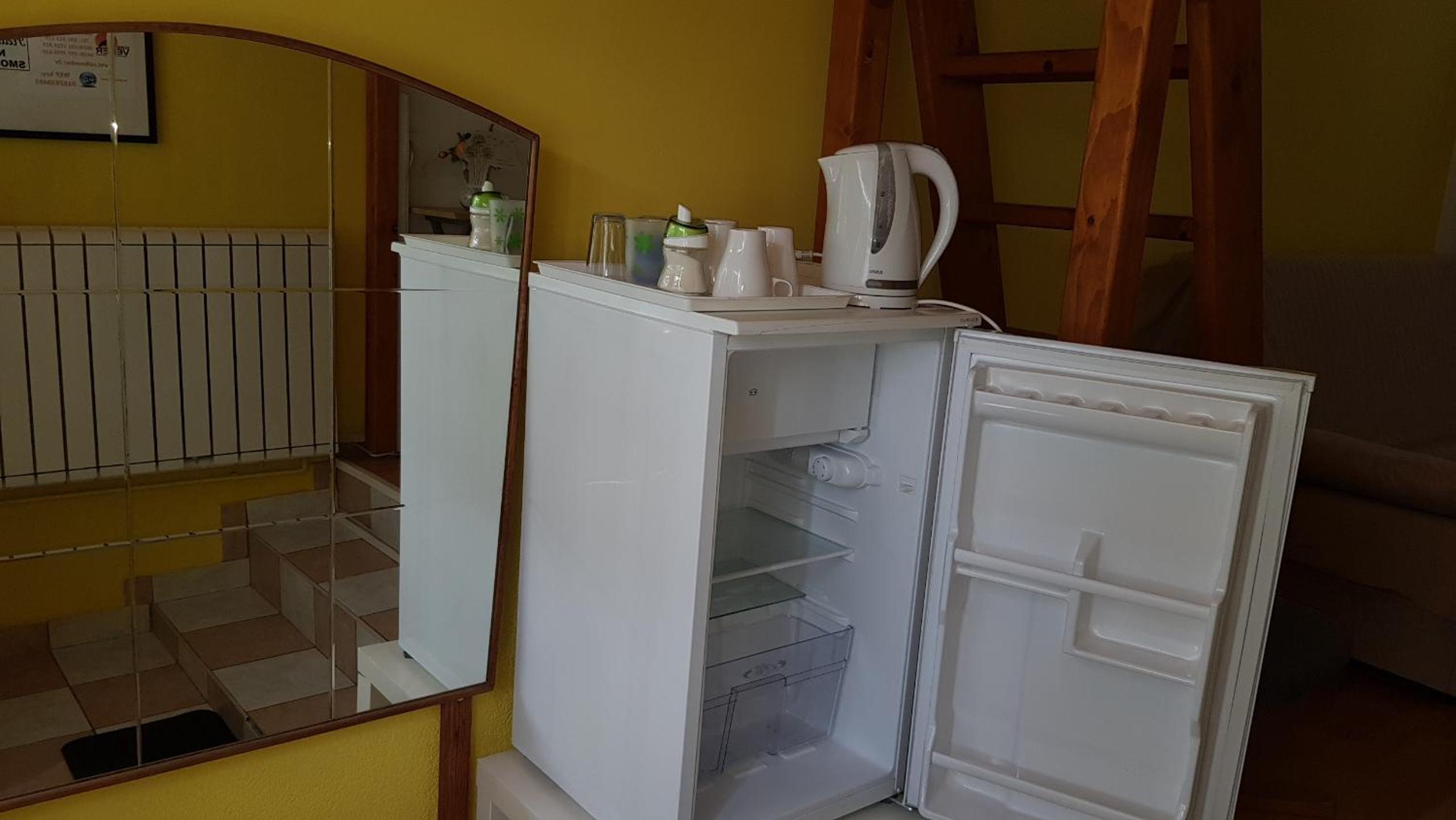 Deluxe Queen Room with Two Queen Beds - Photo 8
