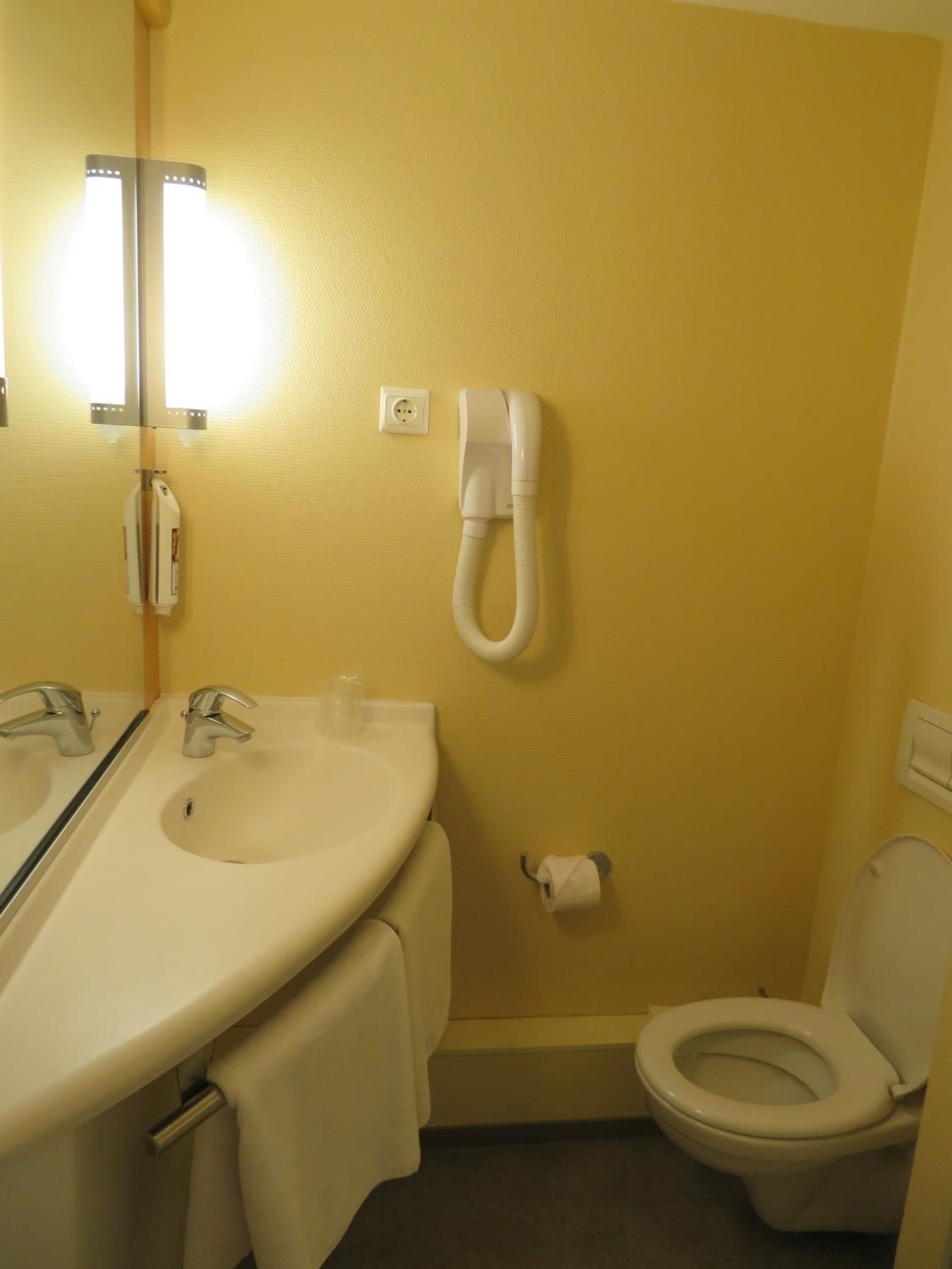 Standard Twin Room photo 2