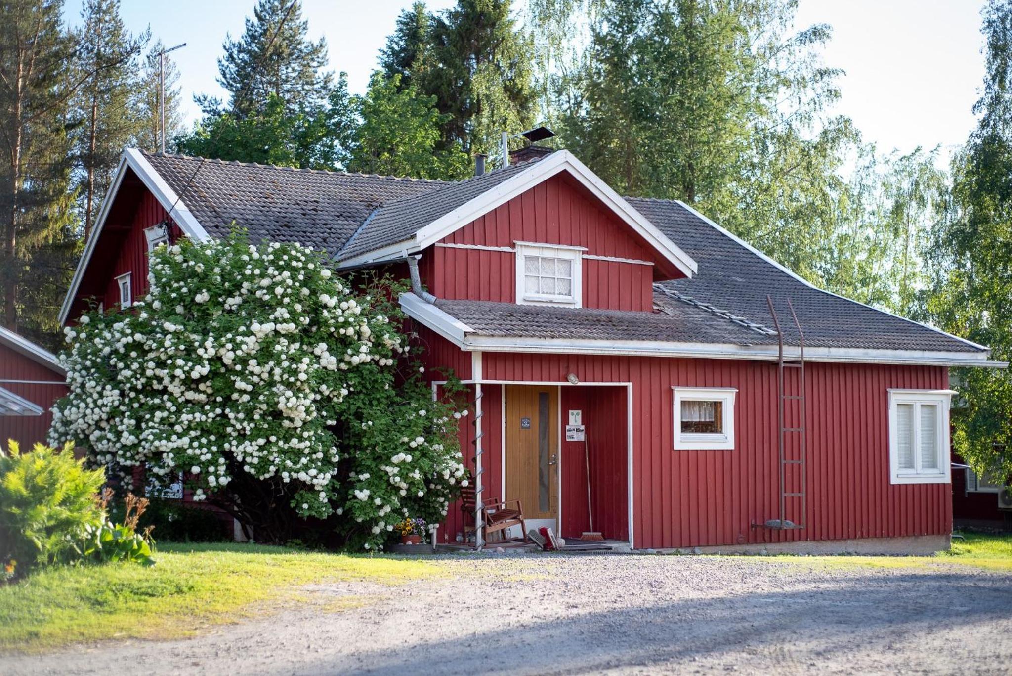 Three-Bedroom House with Private Sauna - Photo 17