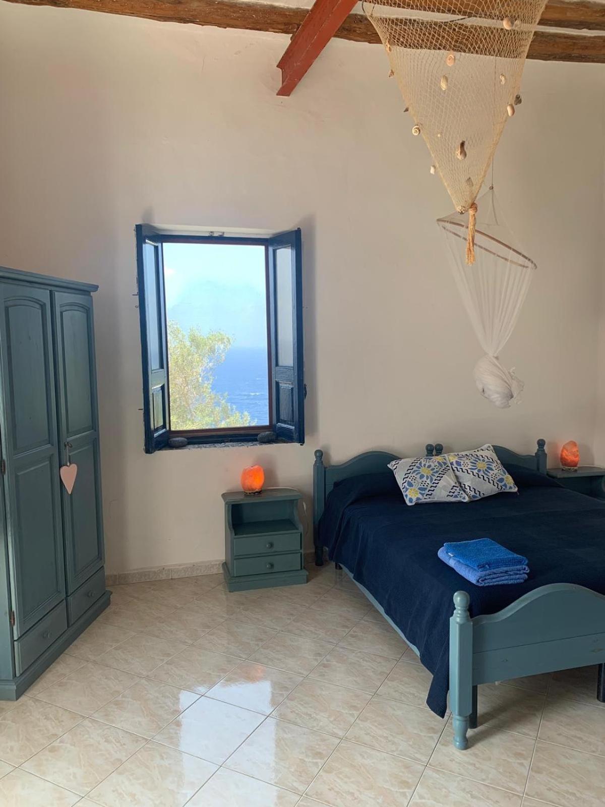 Double or Twin Room with Sea View photo 1