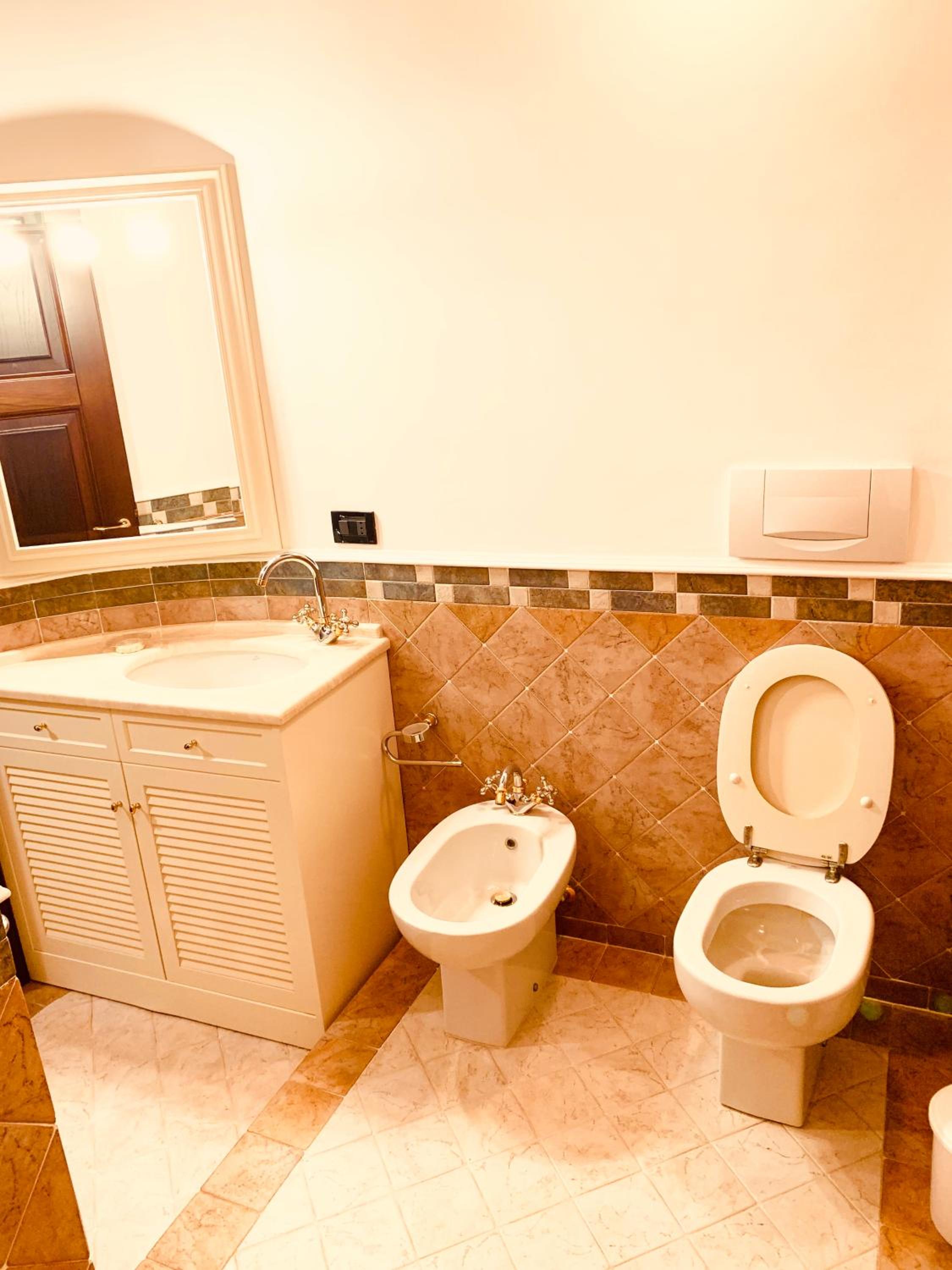 Double Room with Private Bathroom - Photo 3