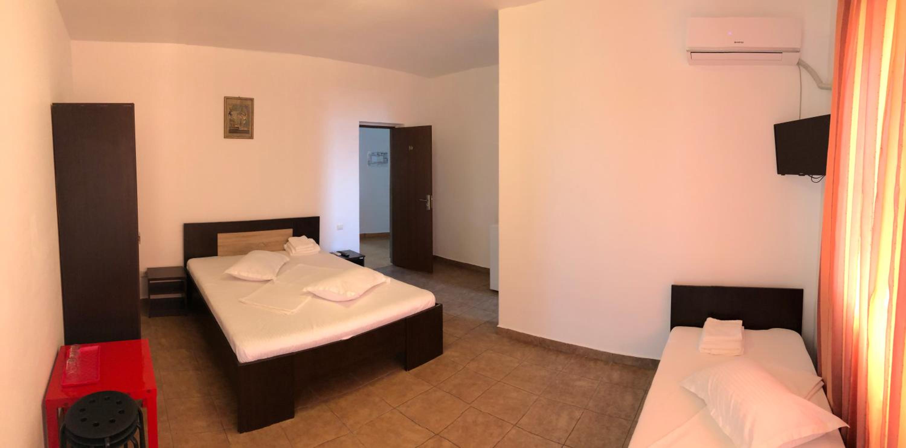 Triple Room with Balcony - Photo 2