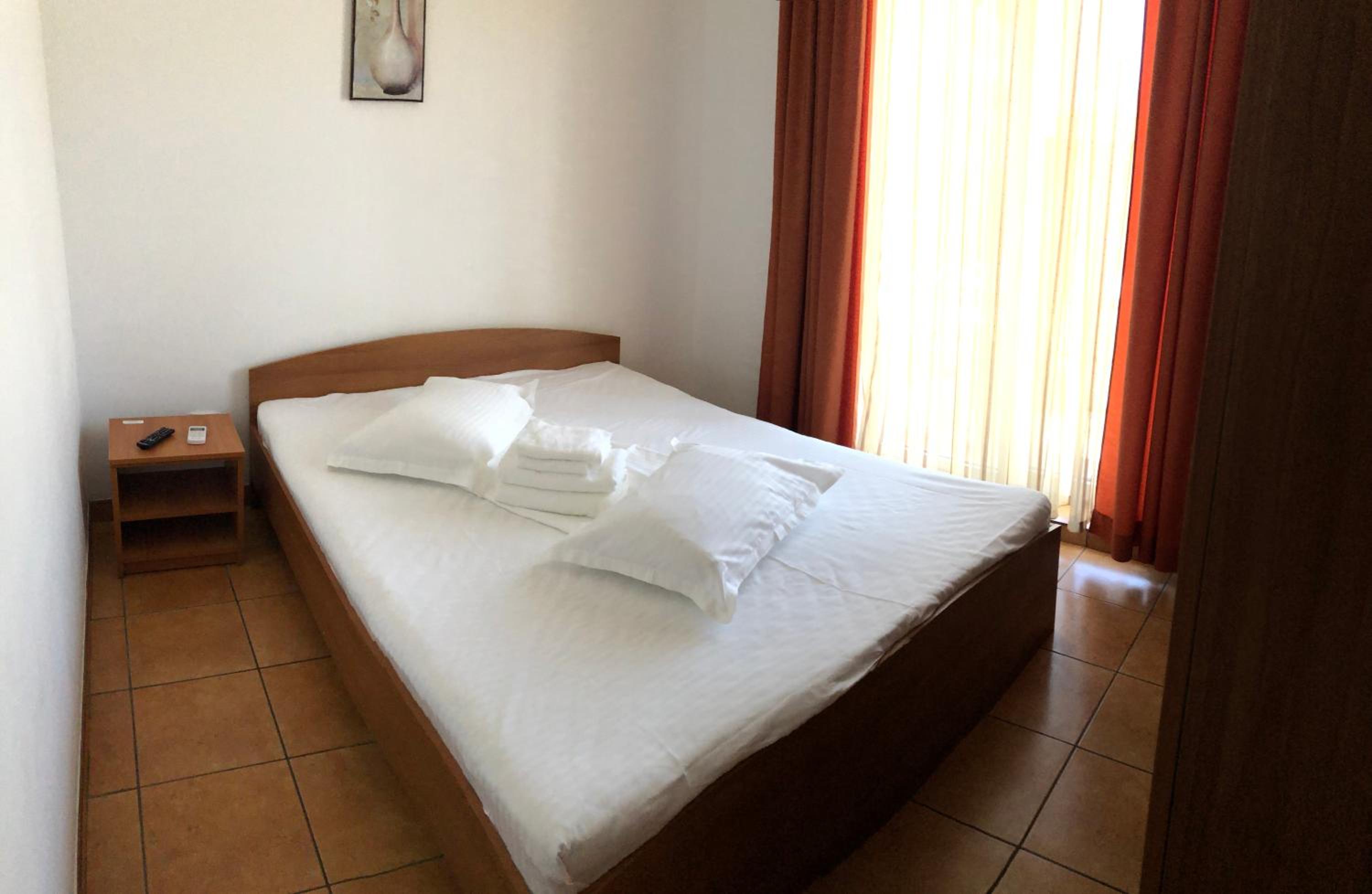 Small Double Room - Photo 1