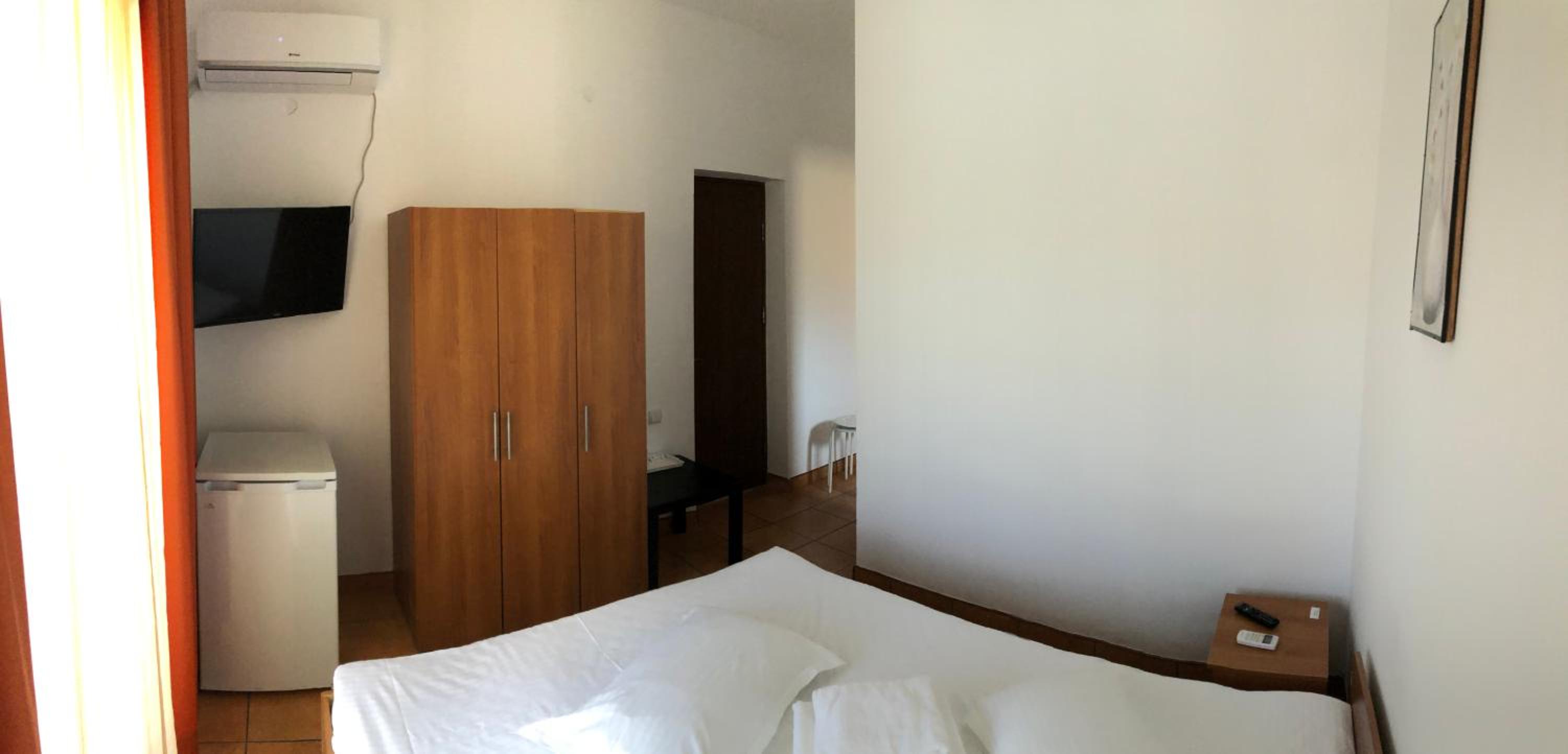 Small Double Room - Photo 2