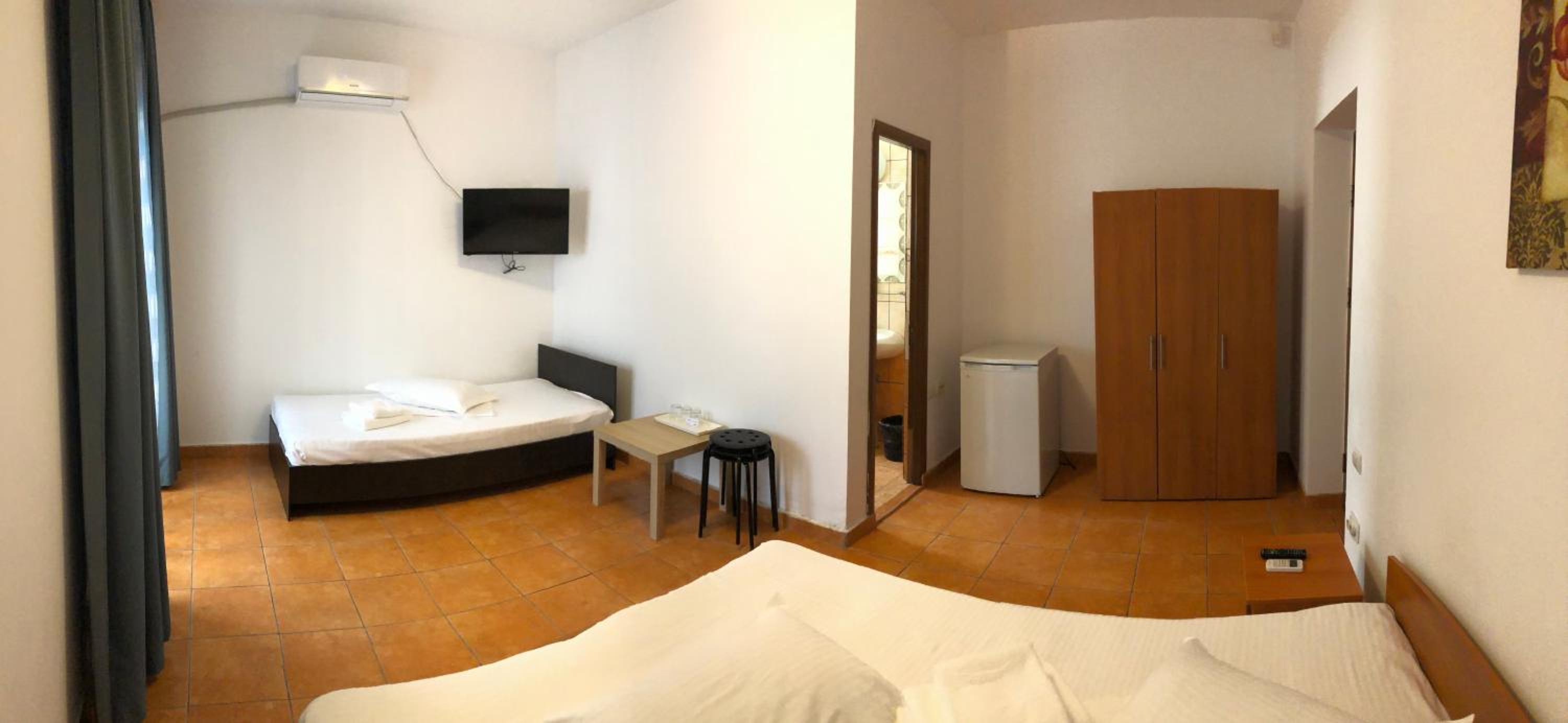Triple Room with Balcony - Photo 8