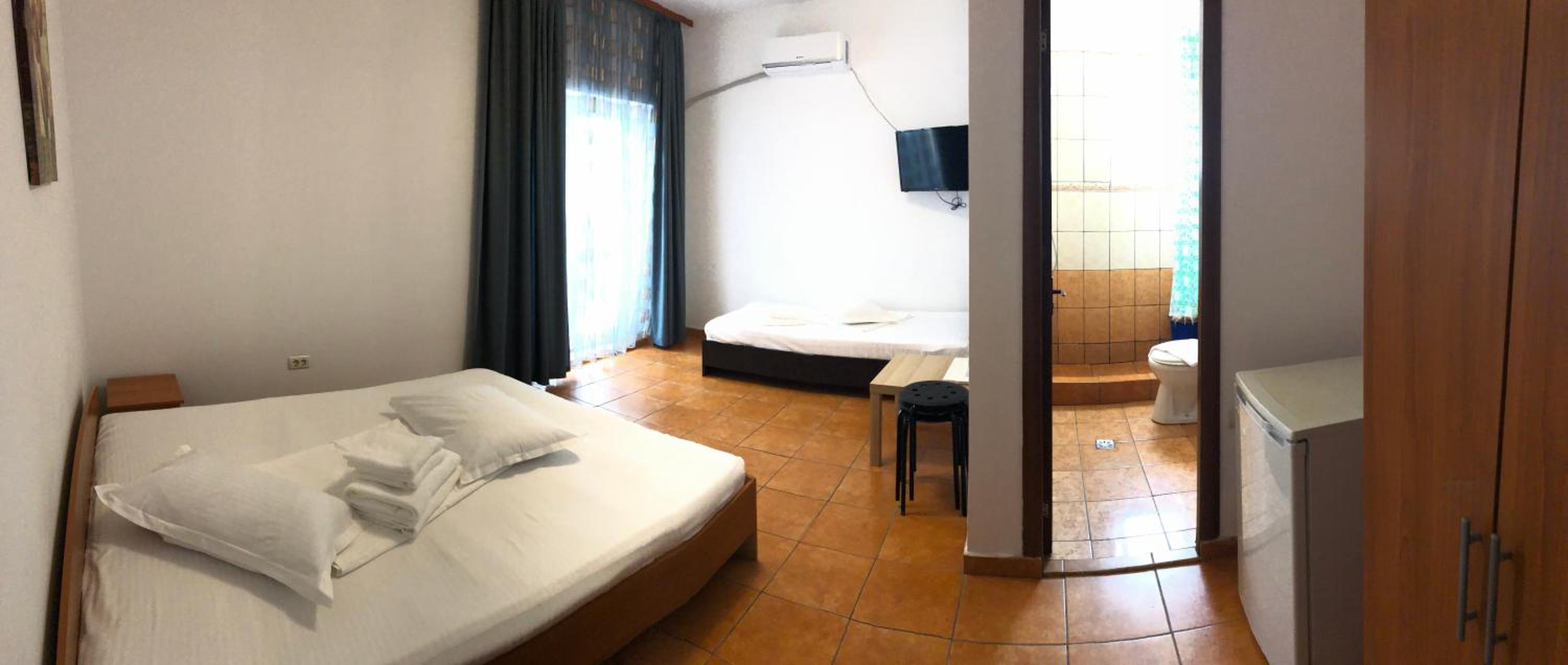 Triple Room with Balcony - Photo 7