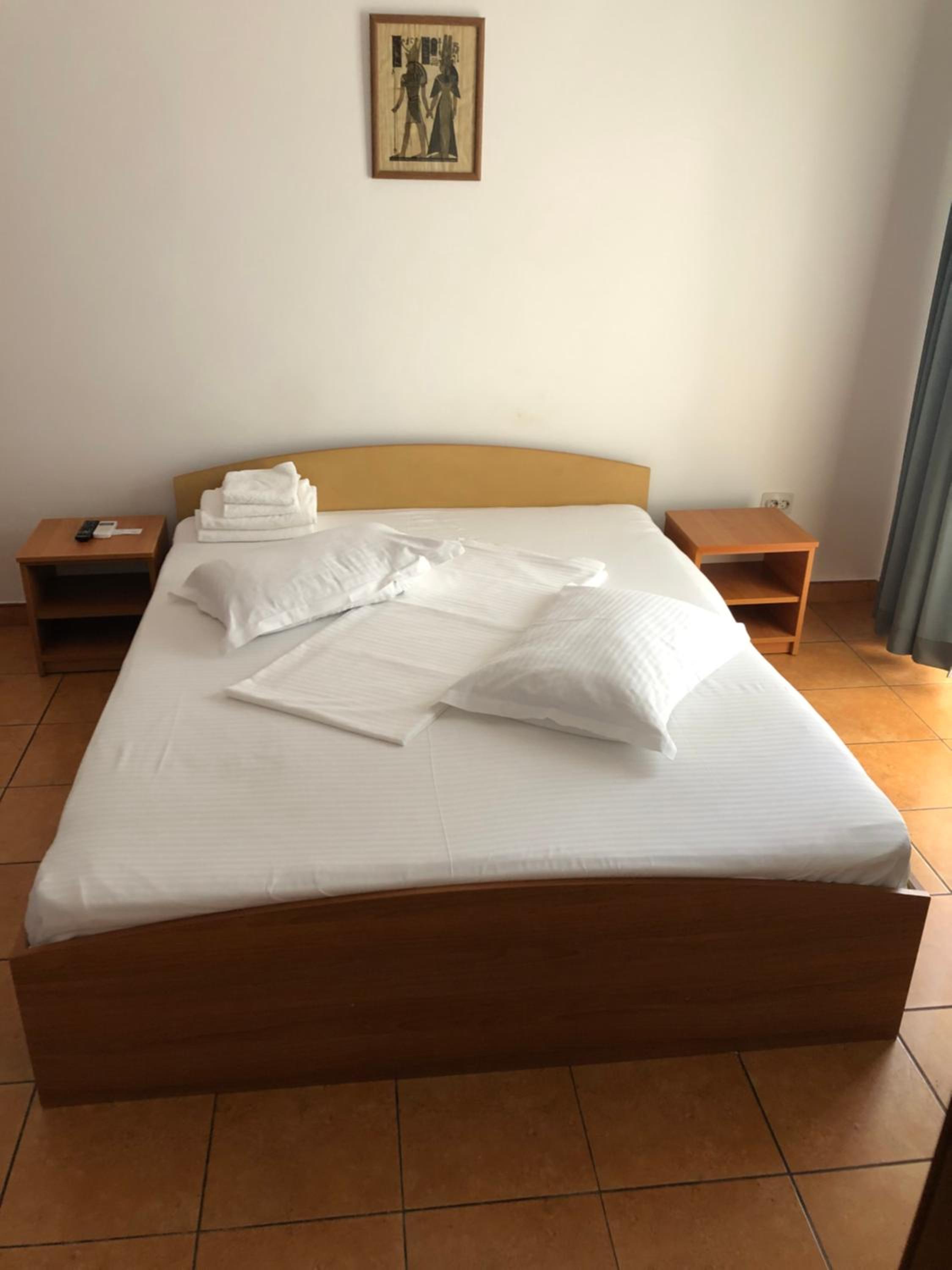 Large Double Room - Photo 2