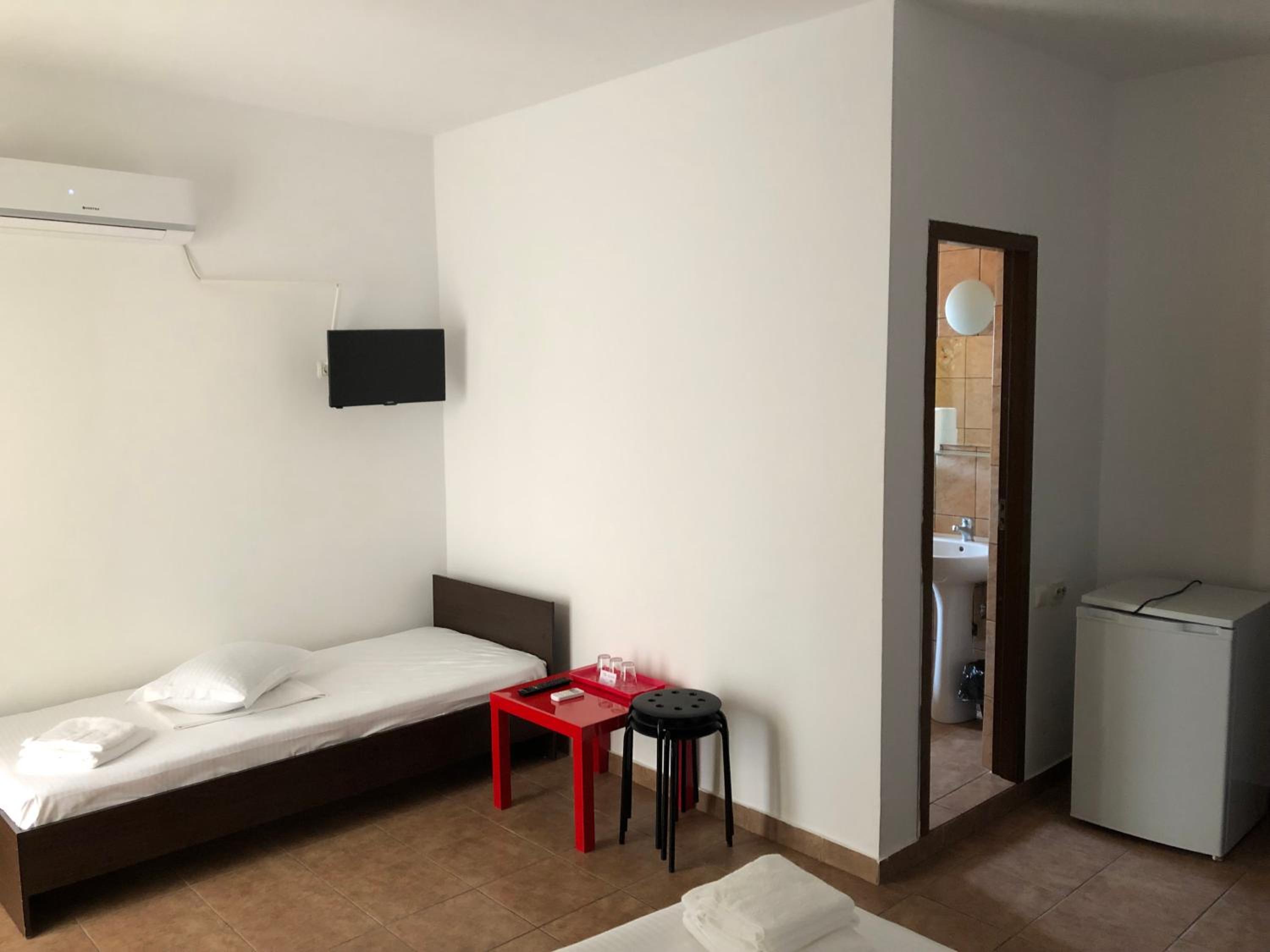 Triple Room with Balcony - Photo 5