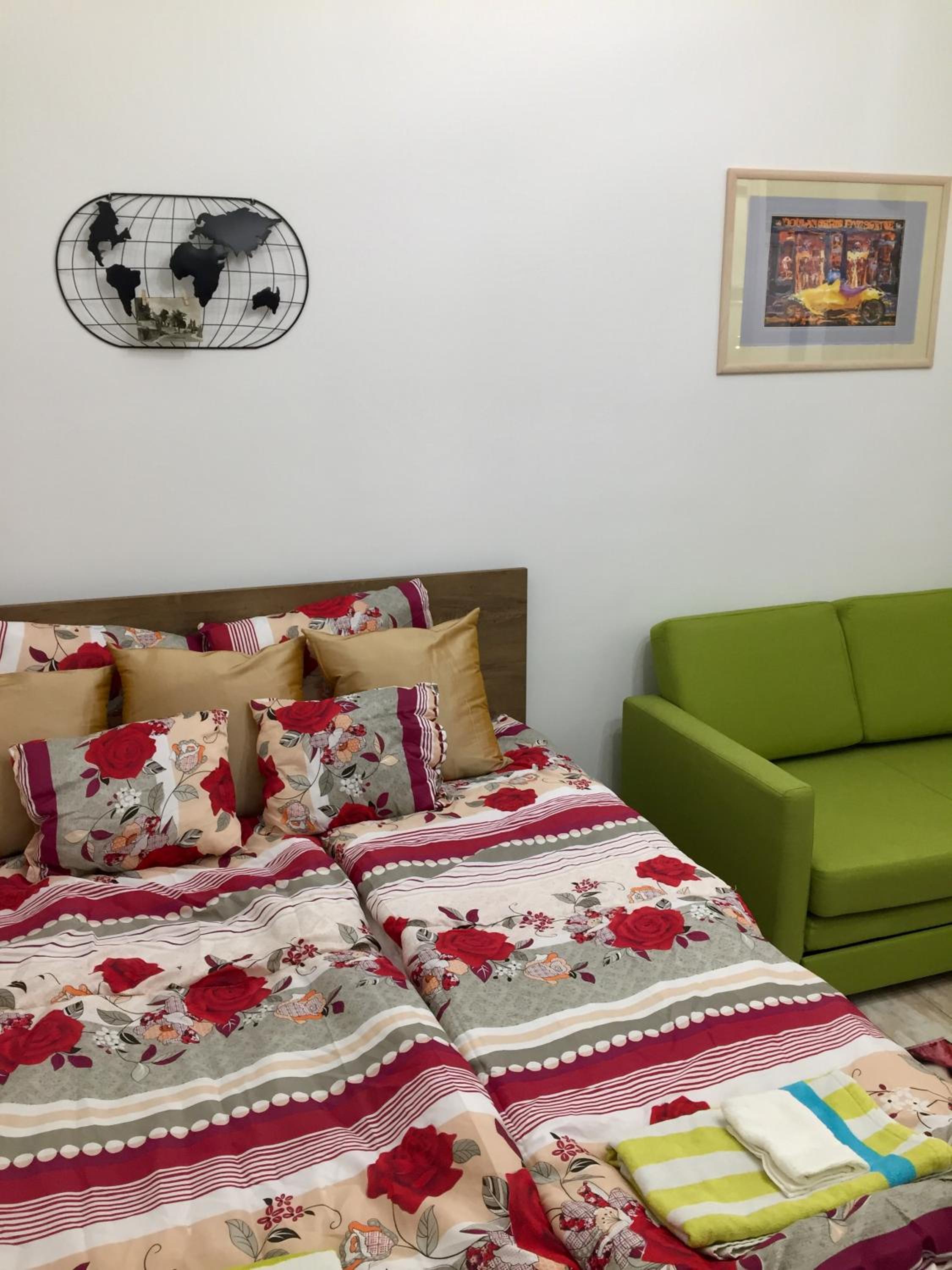 One-Bedroom Apartment - Photo 2