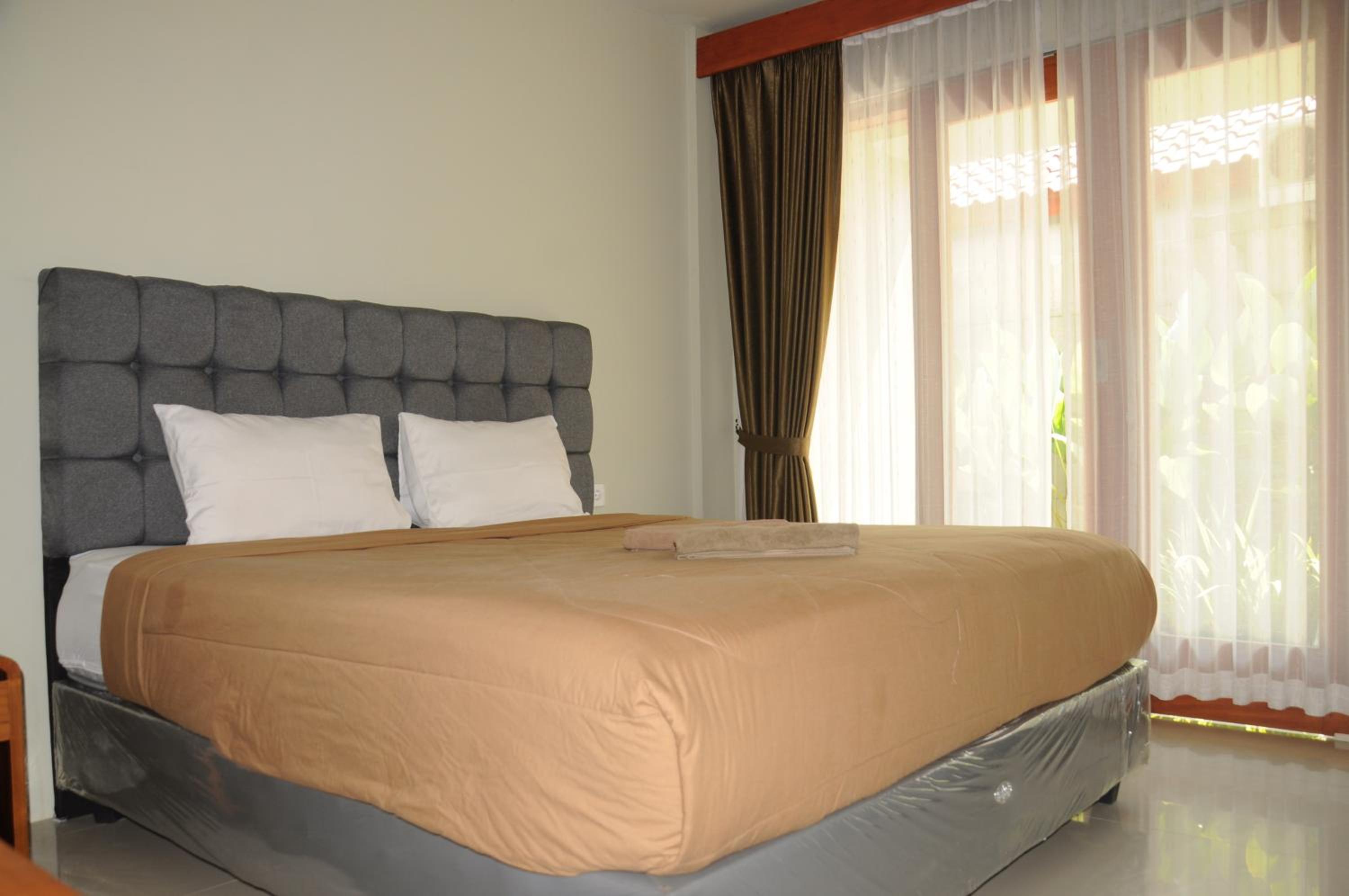 Double or Twin Room with Private Bathroom photo 3