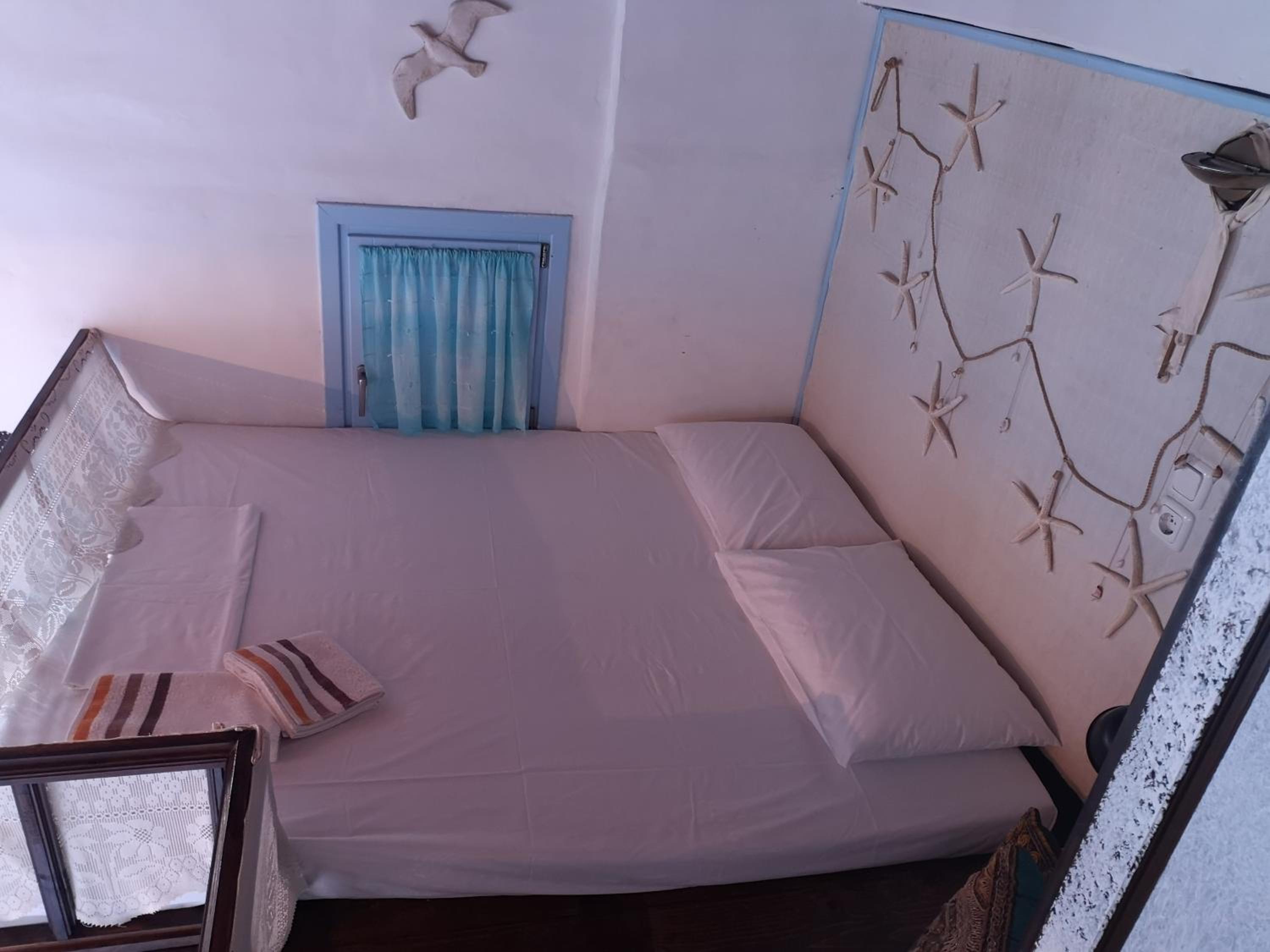 One-Bedroom Apartment - Photo 8