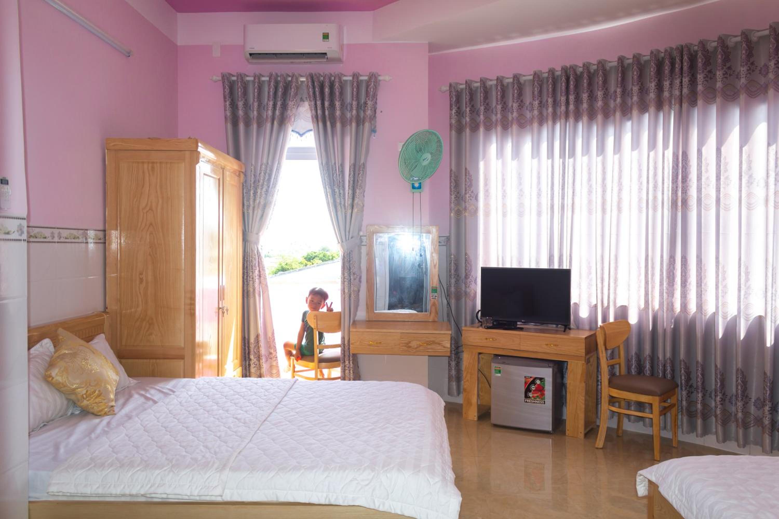 Standard Family Room - Photo 11