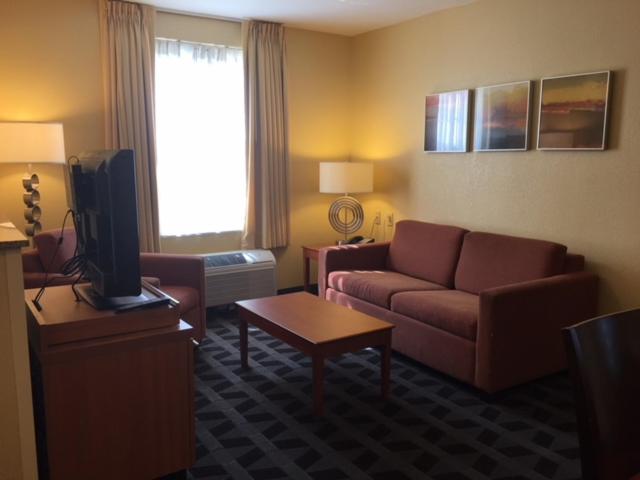 Two-Bedroom Suite with Two Queen Beds - Non-Smoking photo 3