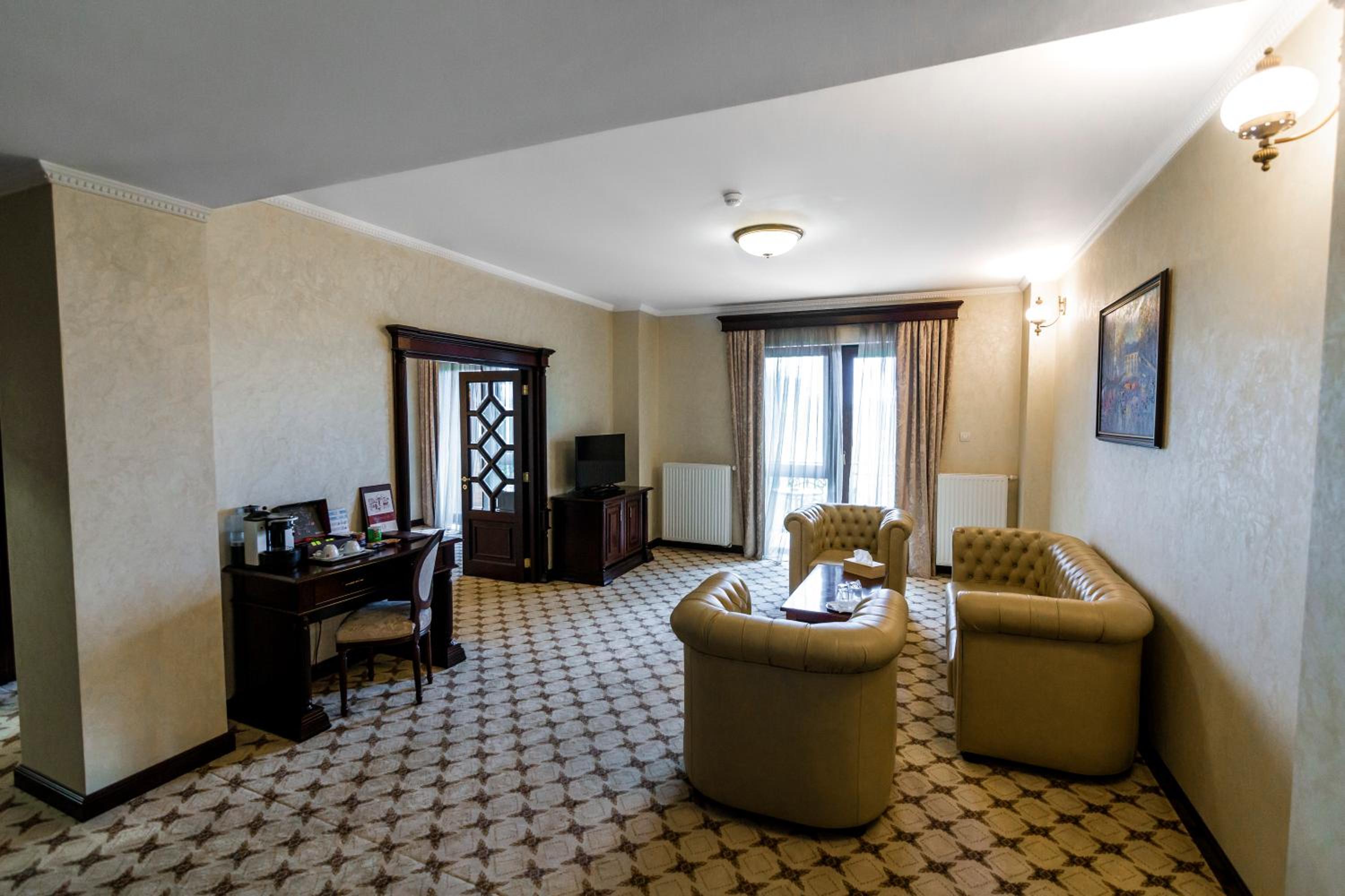 Family Suite with Balcony photo 3