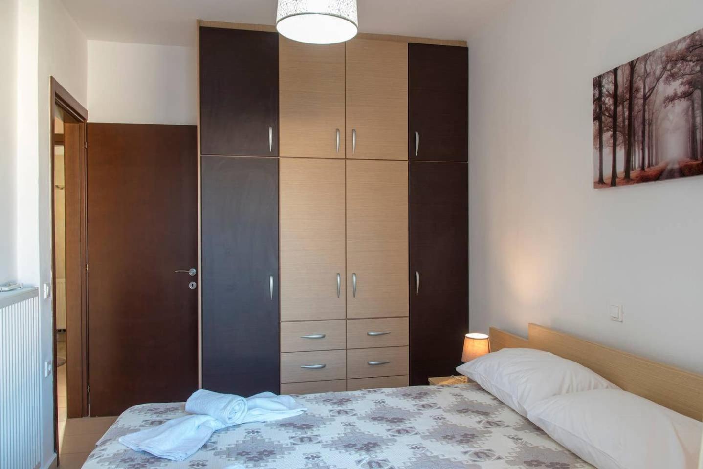 Three-Bedroom Apartment photo 2