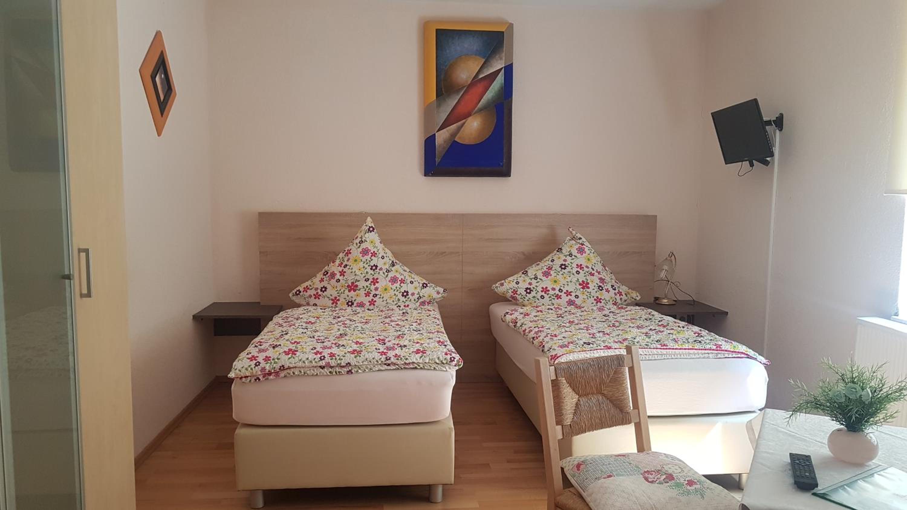 Basic Triple Room with Shared Bathroom photo 1