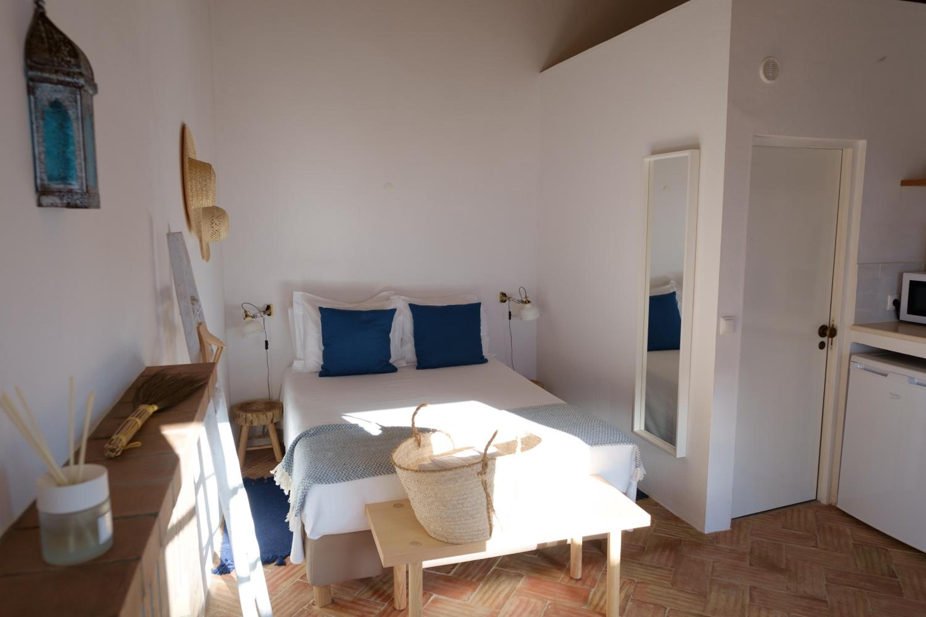 Studio Apartment - Photo 8
