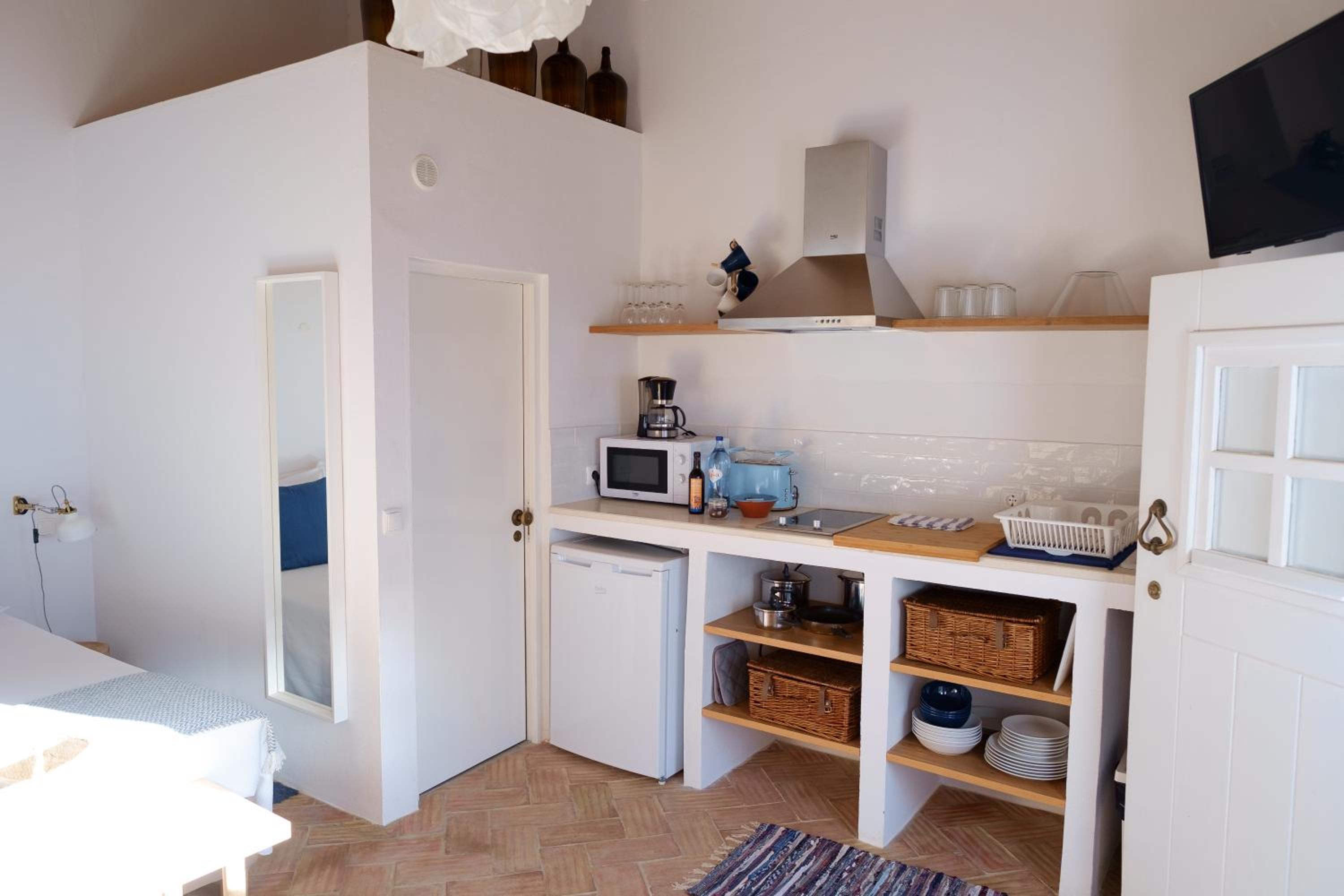Studio Apartment - Photo 6