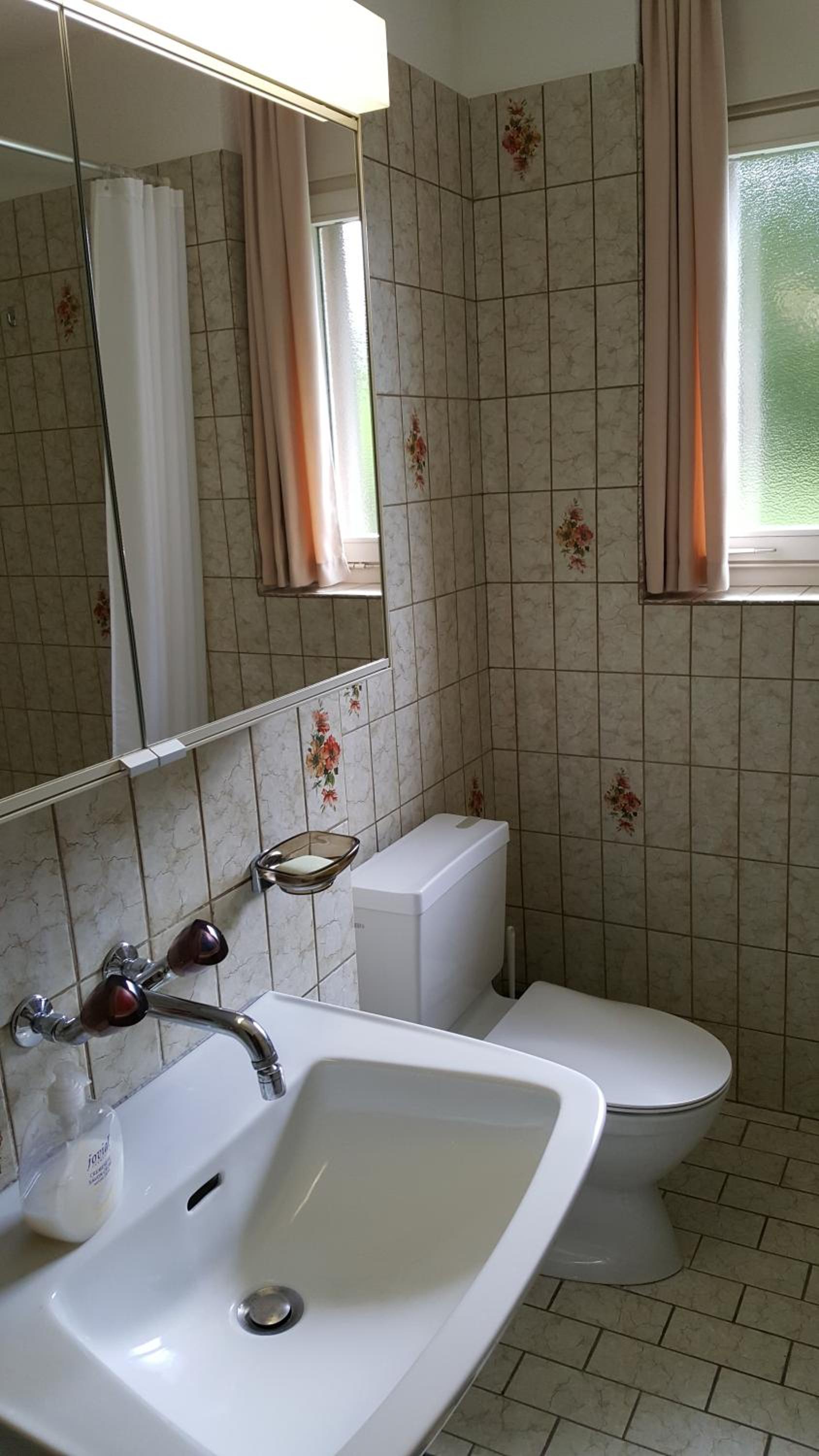 One-Bedroom Apartment - Photo 7