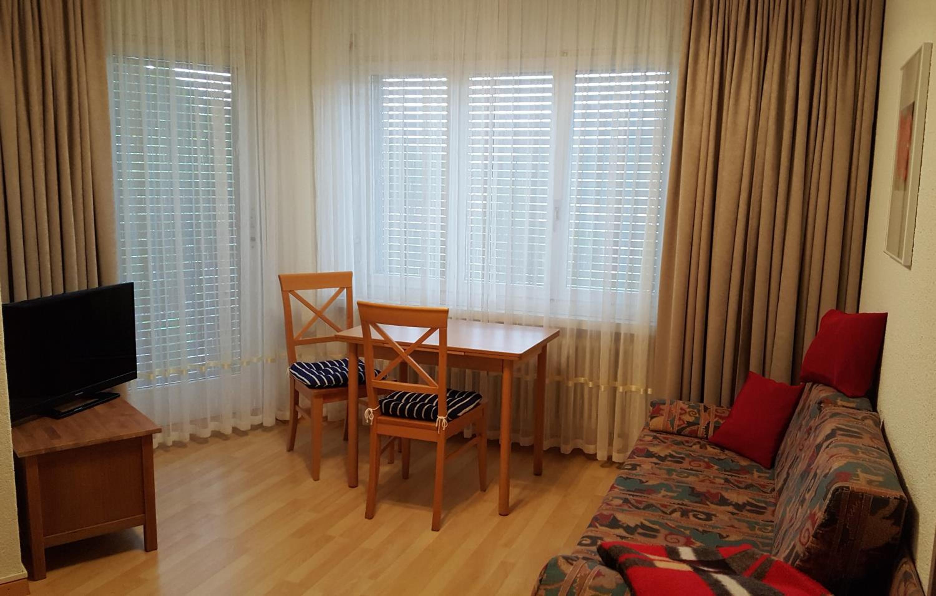 One-Bedroom Apartment - Photo 4