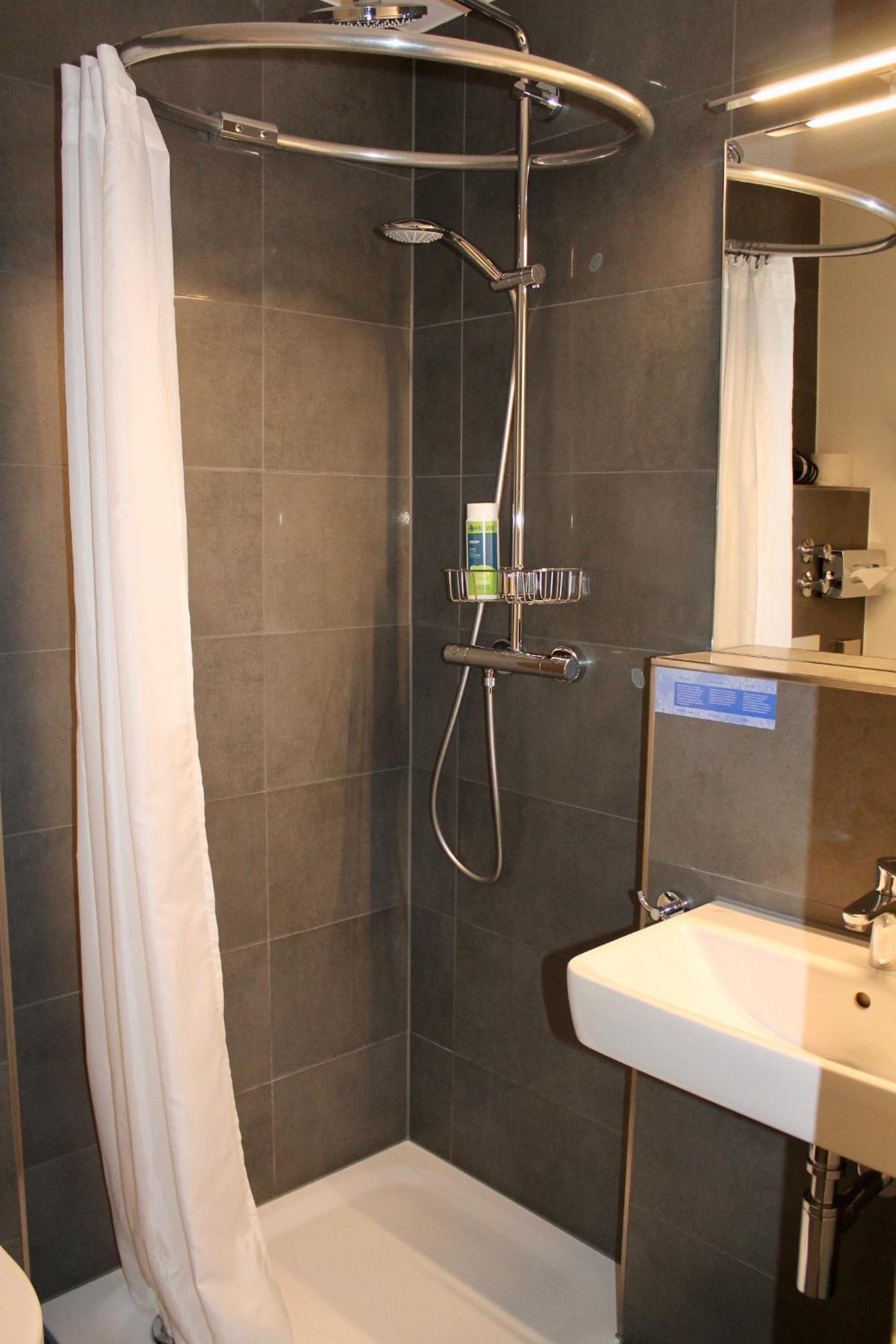 Budget Double Room photo 2