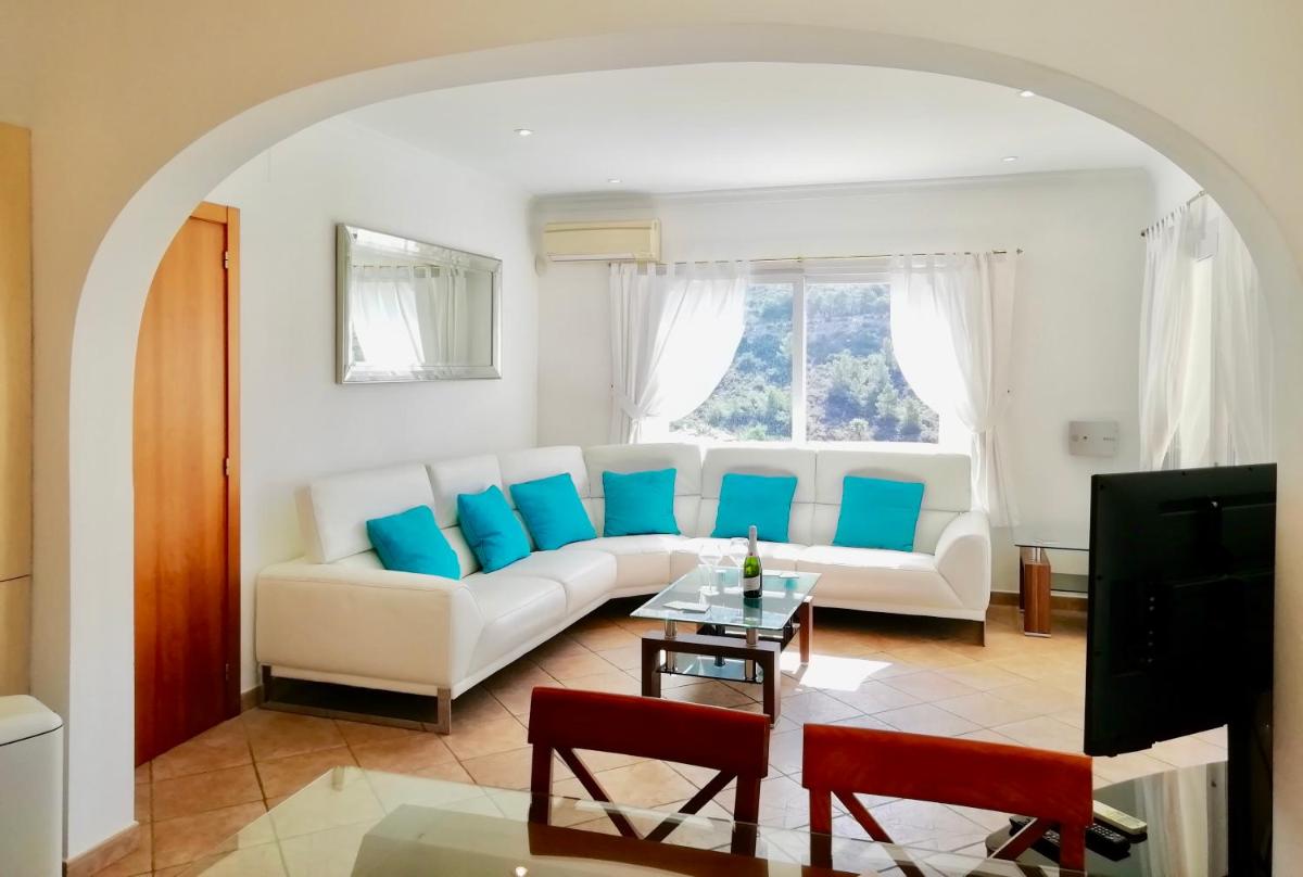 Three-Bedroom Villa photo 3