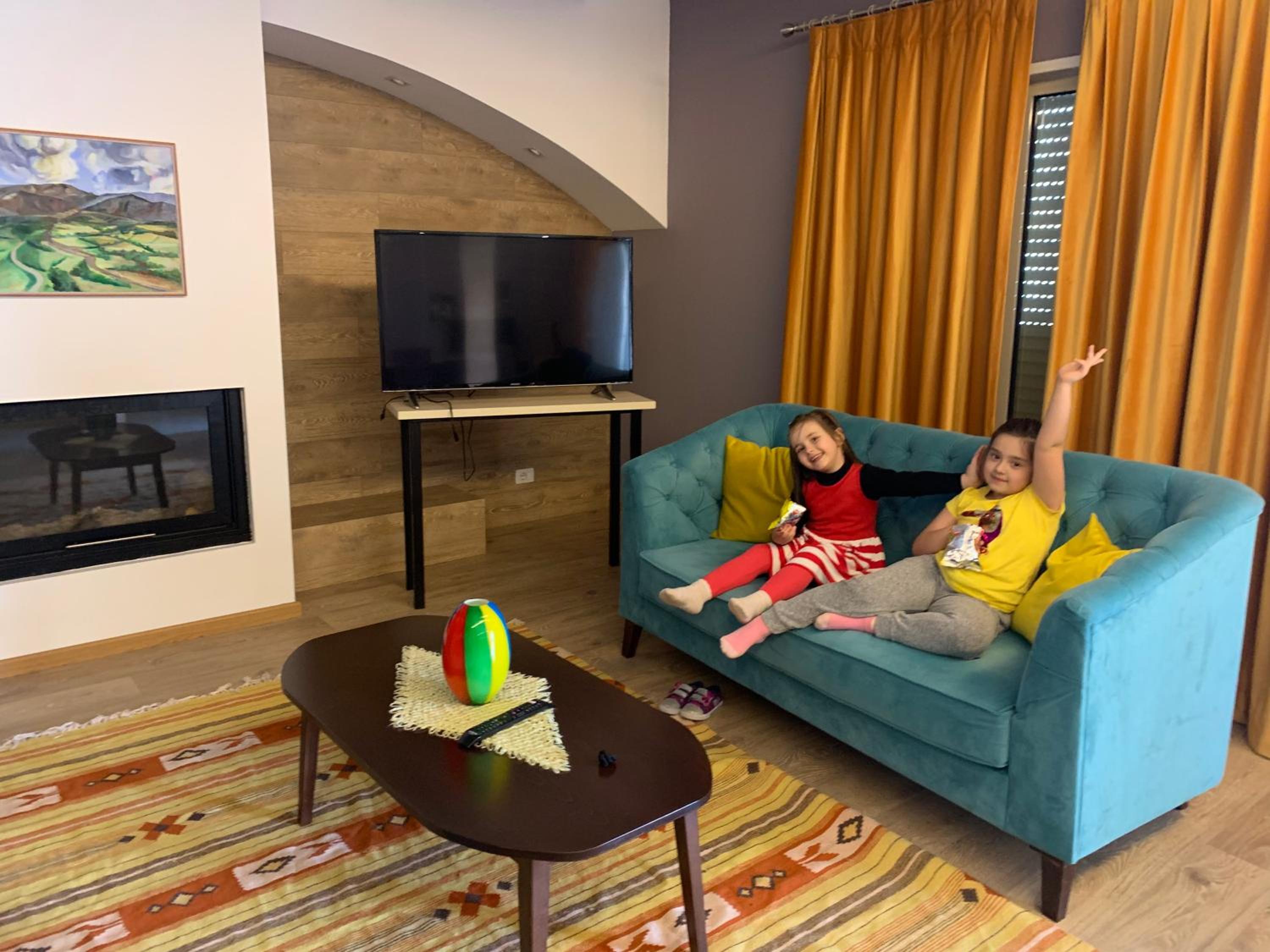 Deluxe Double Room (2 Adults + 1 Child)