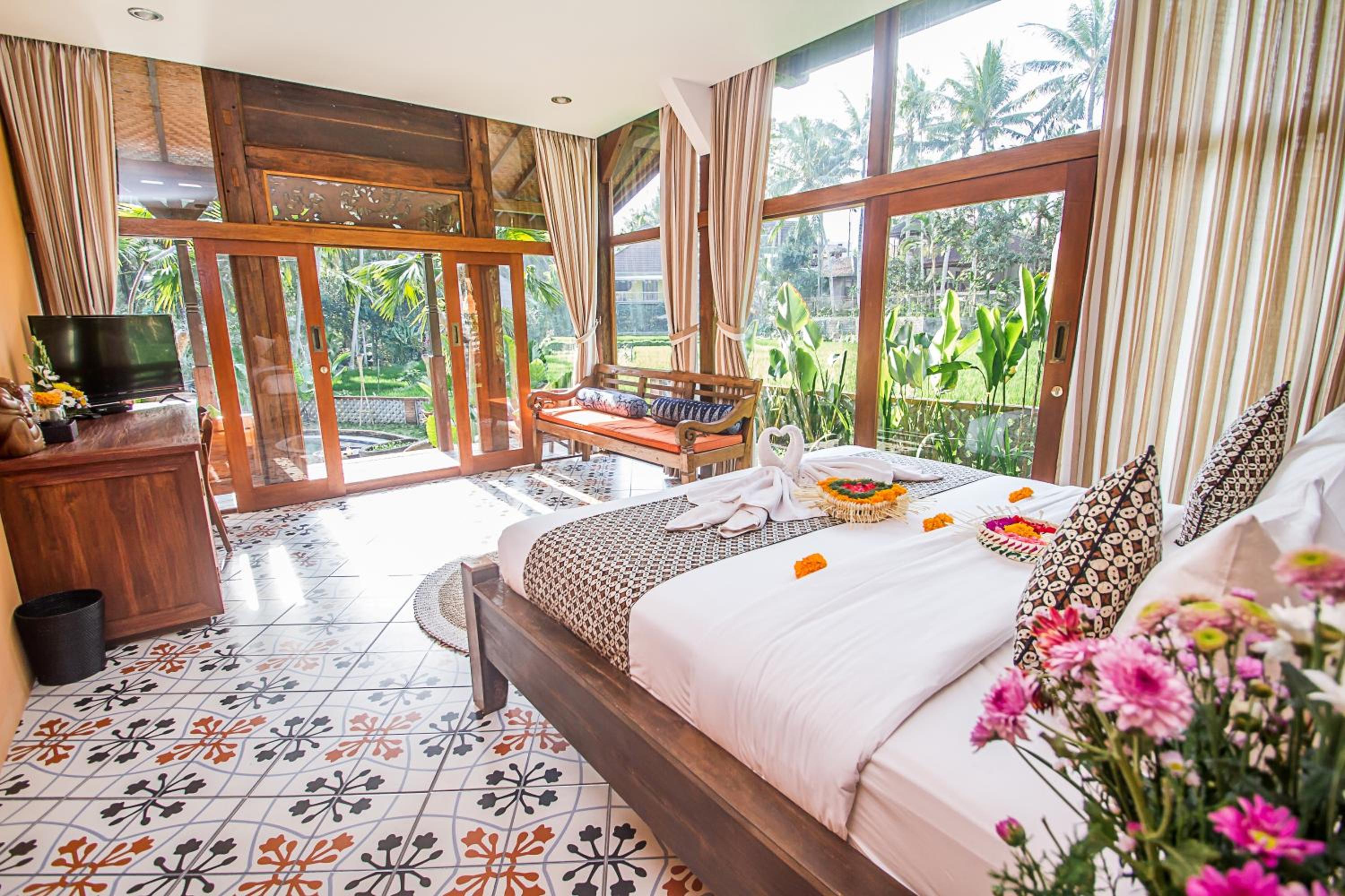 Junior Suite with Pool View