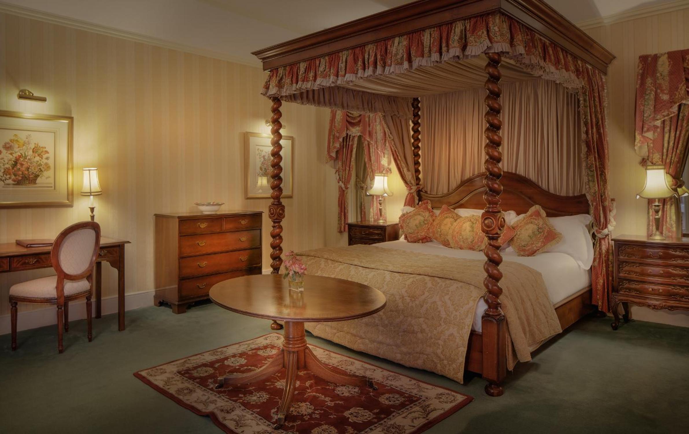 Queen Suite - Photo 10