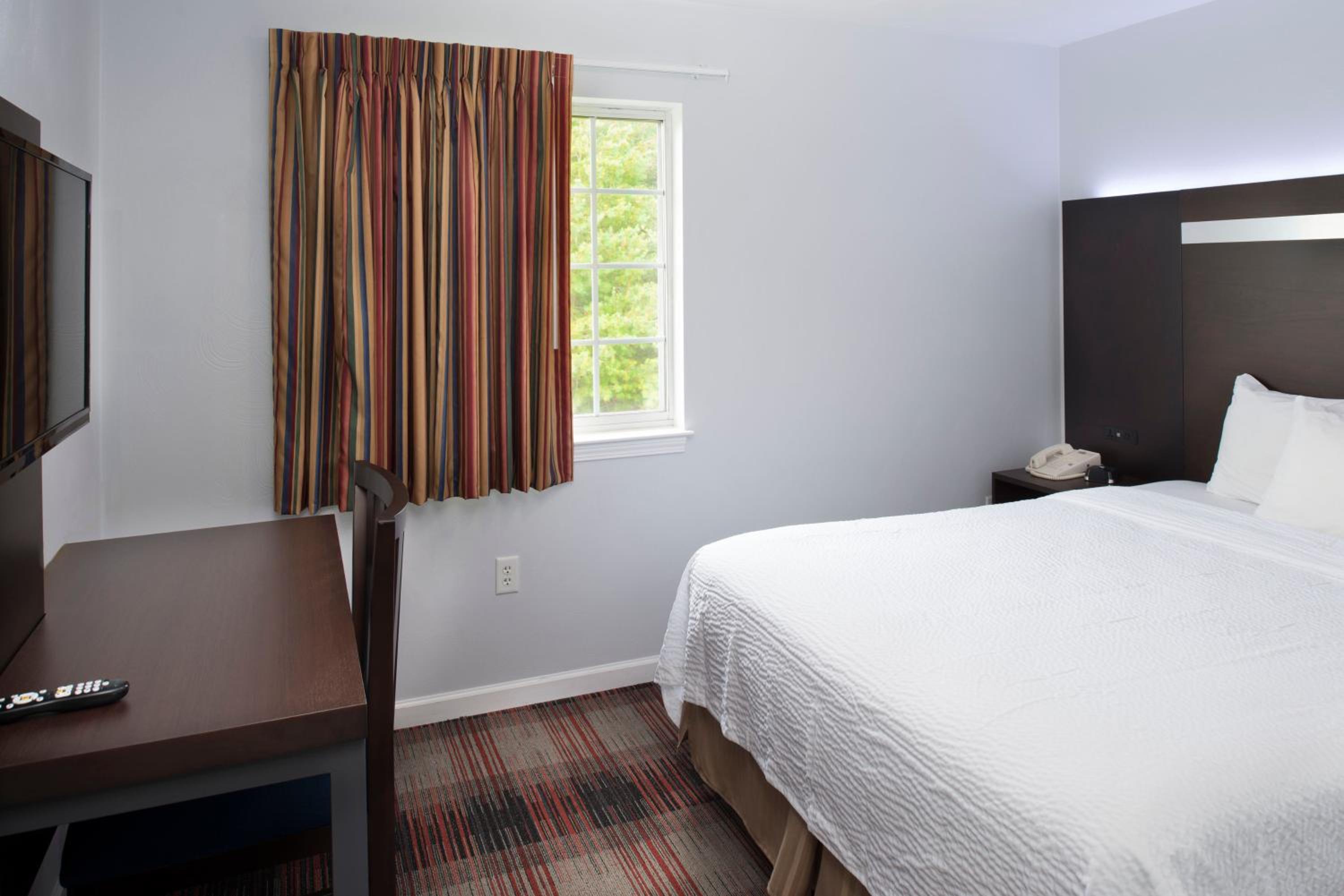 One-Bedroom Suite - Photo 1