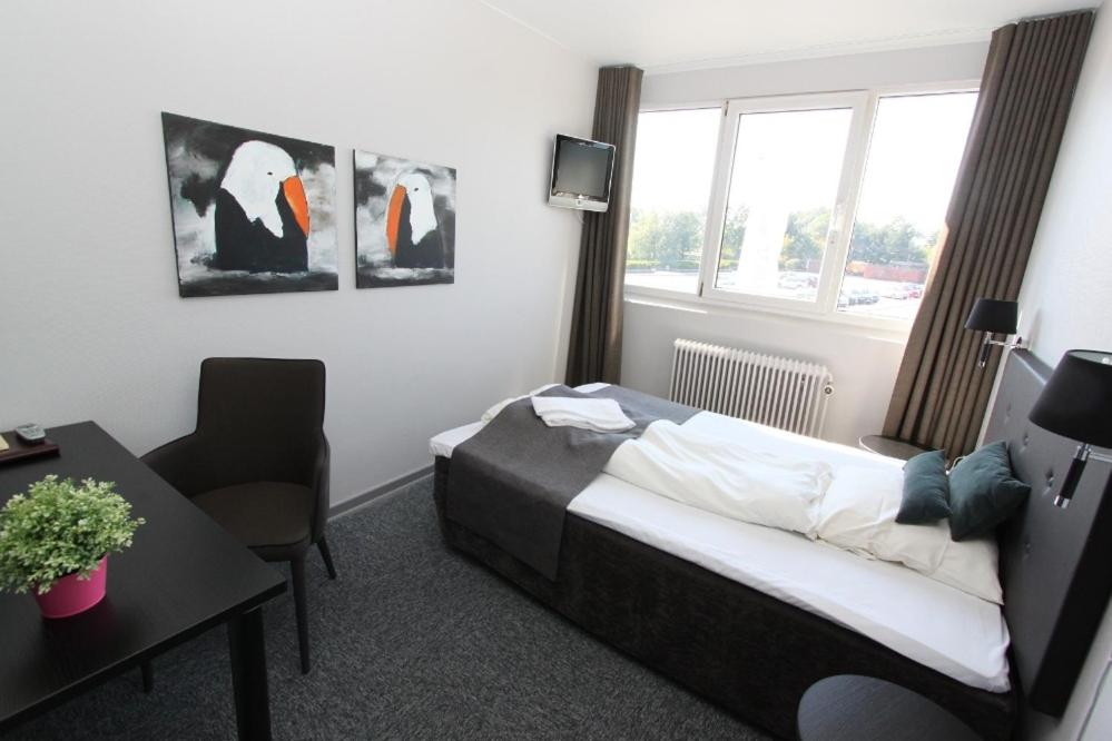 Standard Double or Twin Room photo 3