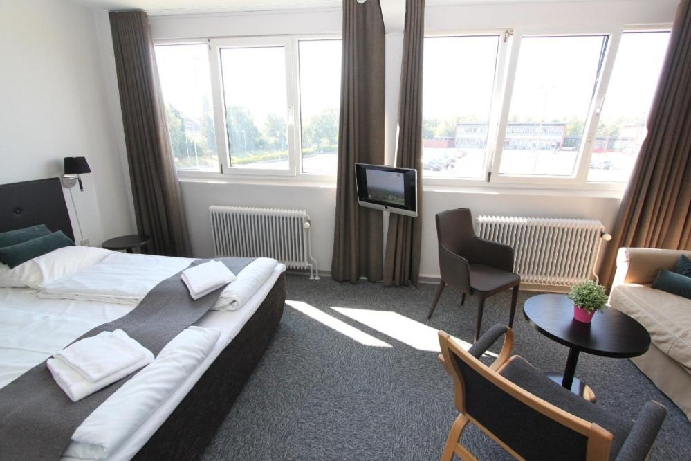 Standard Double or Twin Room photo 2