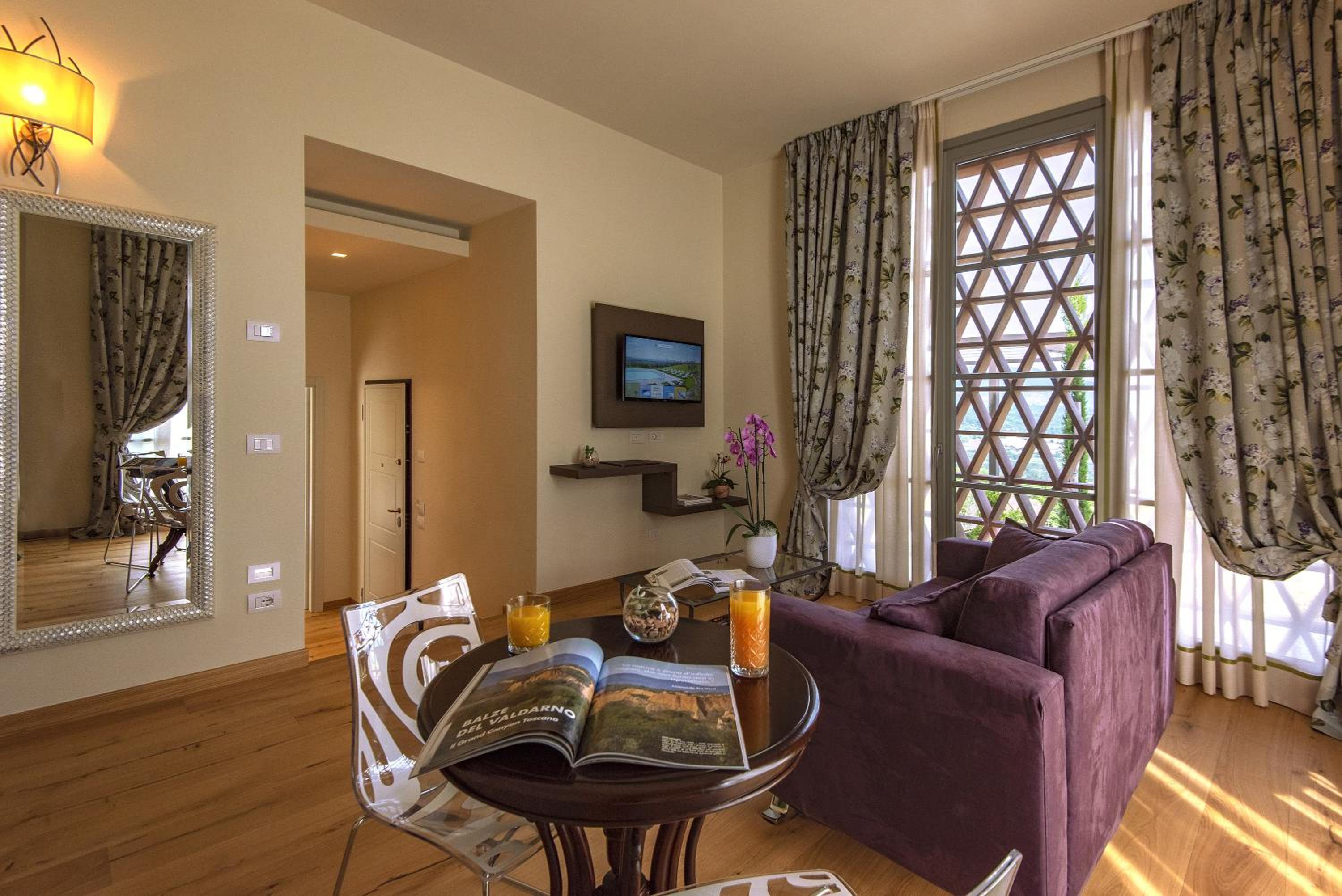 Executive Suite - Photo 7
