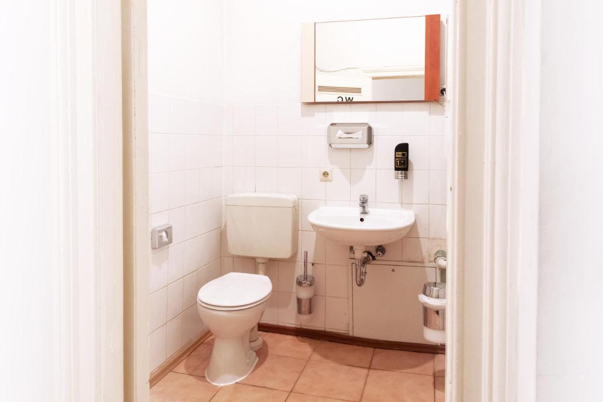Economy Single Room with shower photo 3