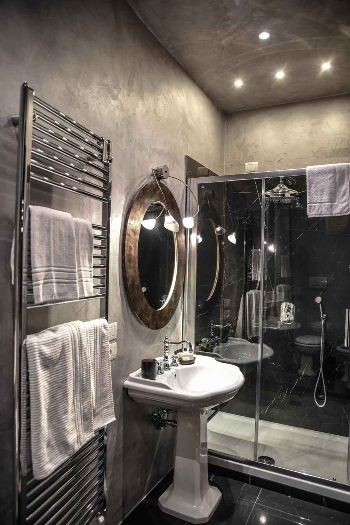 Deluxe Room - Photo 12