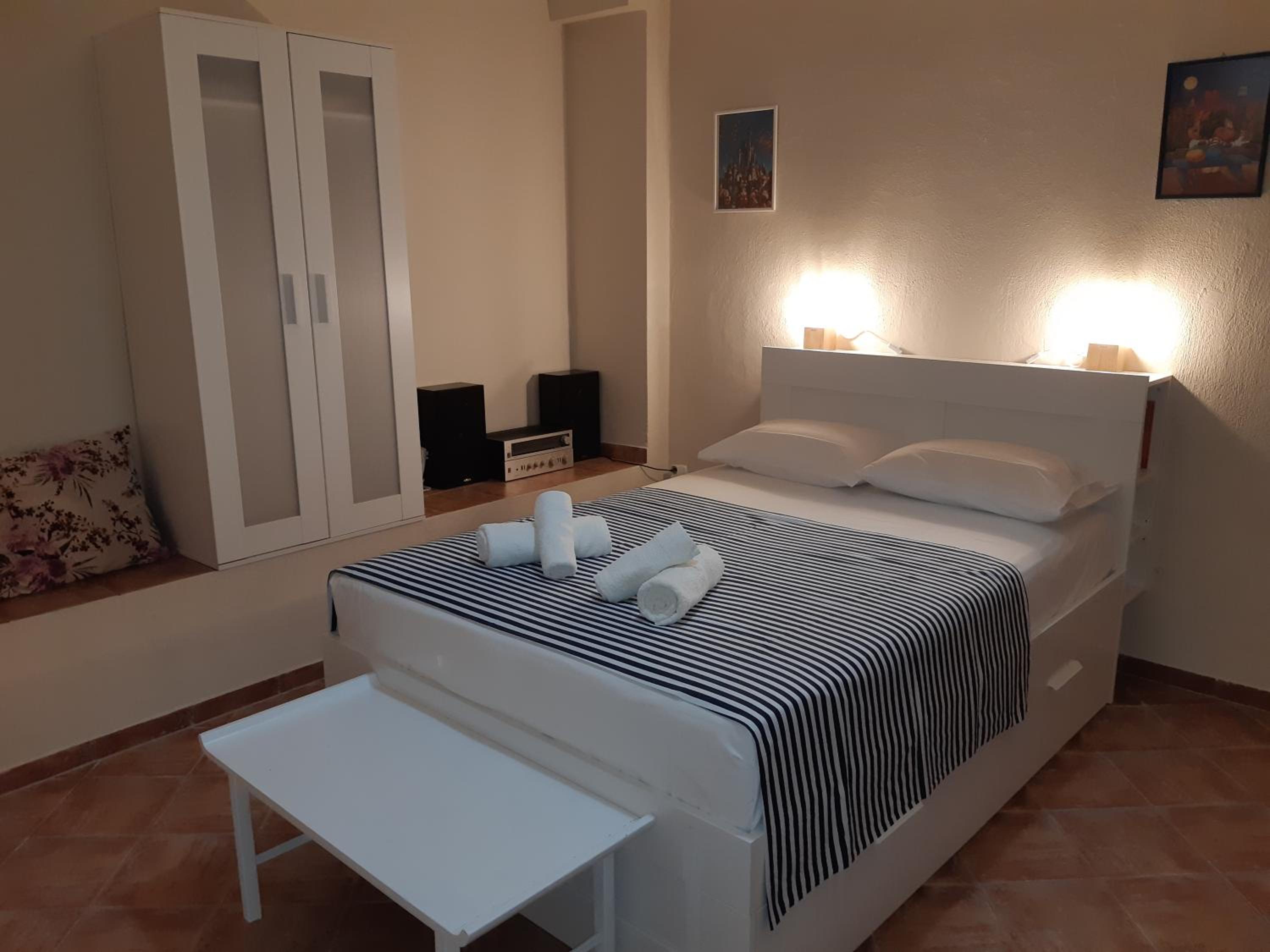 Two-Bedroom House - Photo 7